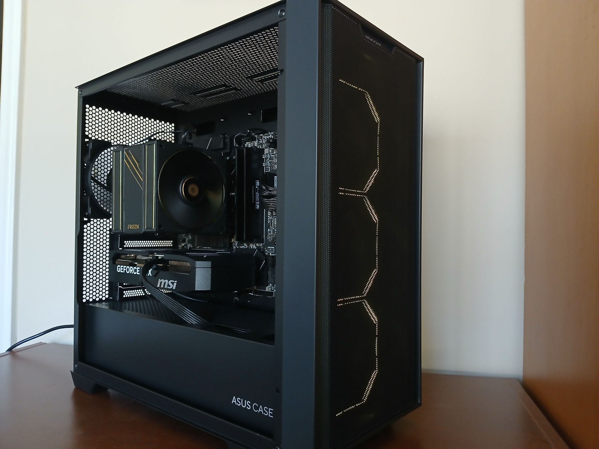 Black & Gold | RTX 5070 12GB | Ryzen 5 7600X | 32GB RAM DDR5