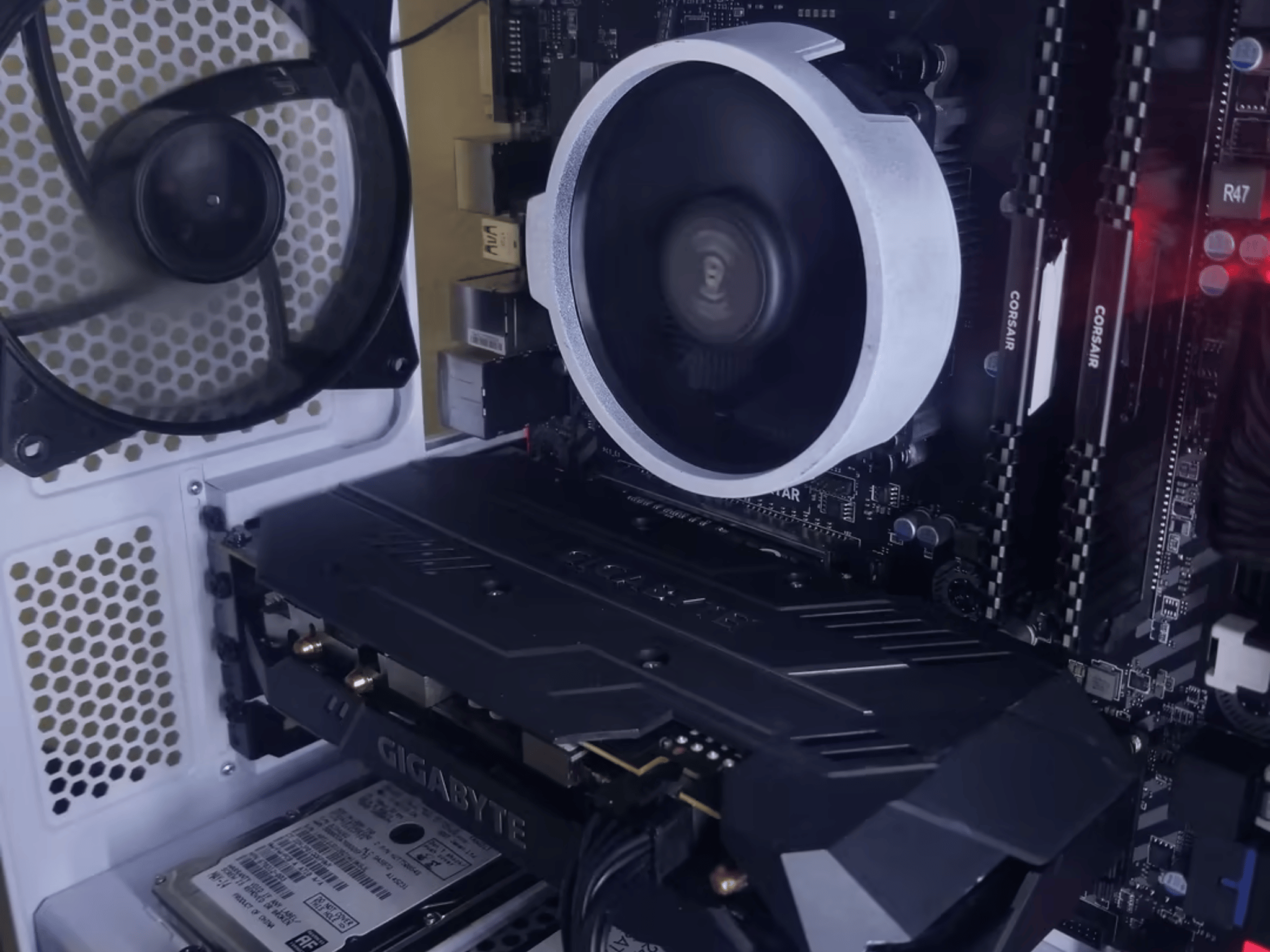 AMD Ryzen 5 2600X // AMD Radeon RX 5500XT 8GB // Corsair LPX 2x8 16GB 2400MHz