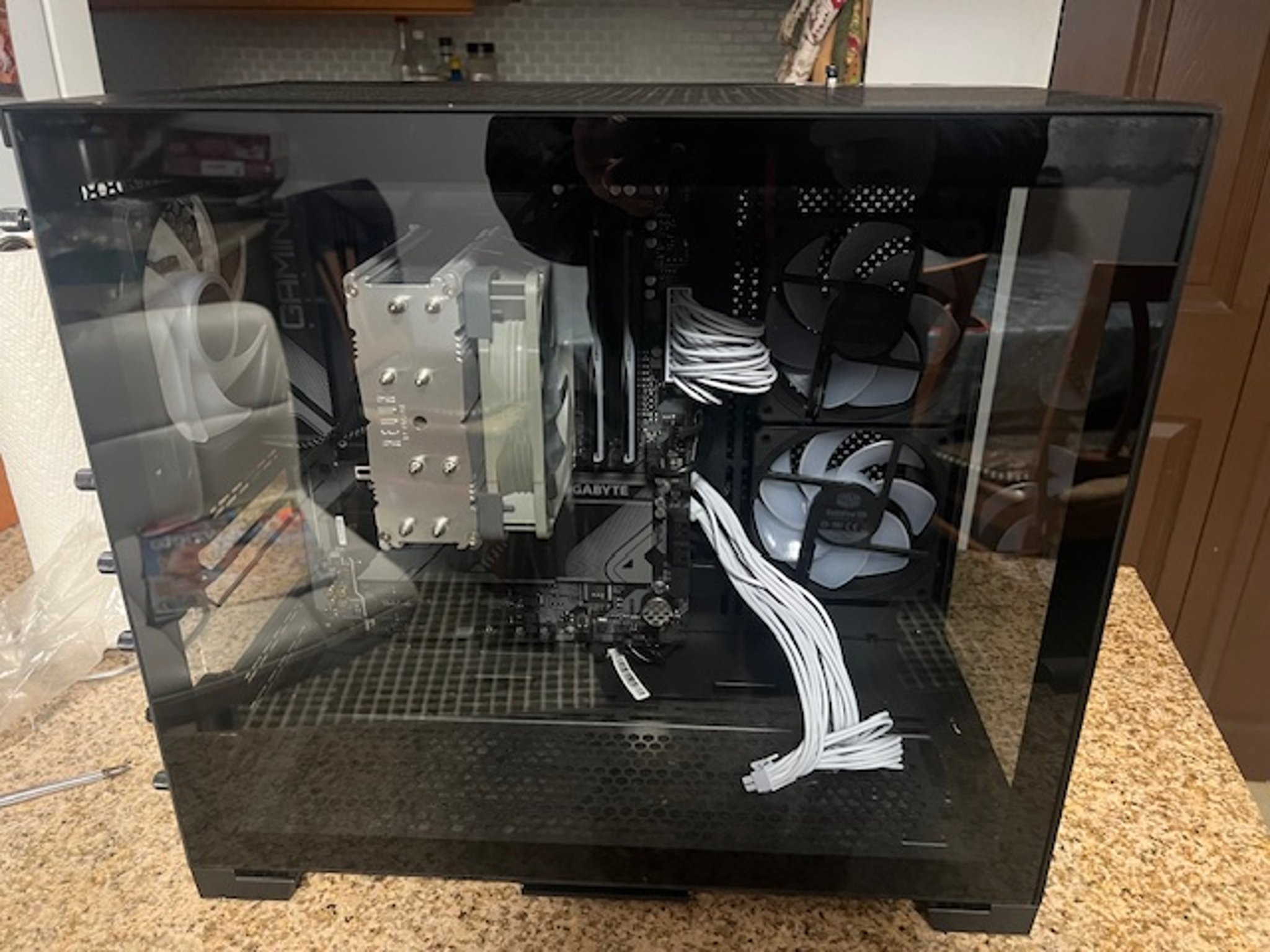 AMD 7600X3D 1TB SSD  32GB DDR5 RAM 850 WATT PSU WHITE LIAN LI 011D MINI CASE PC BUILD.