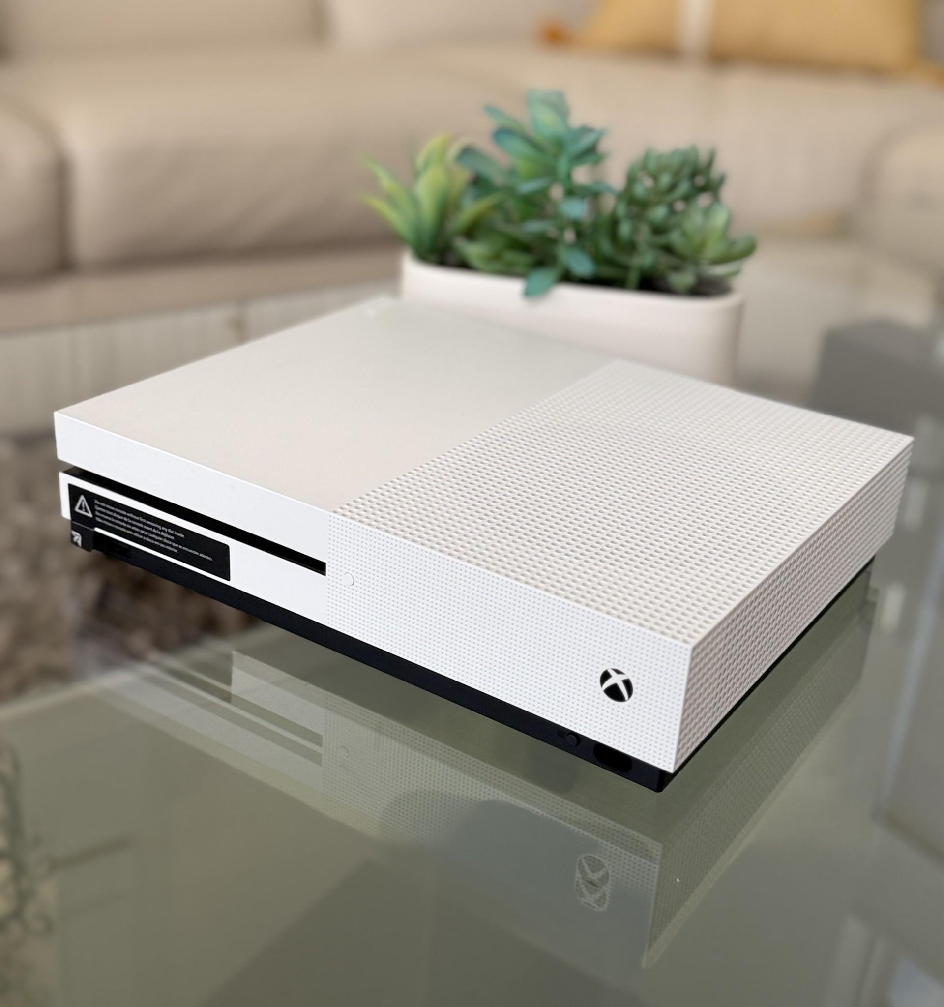Great Deal! XBOX ONE S 1TB ALMOST NEW!