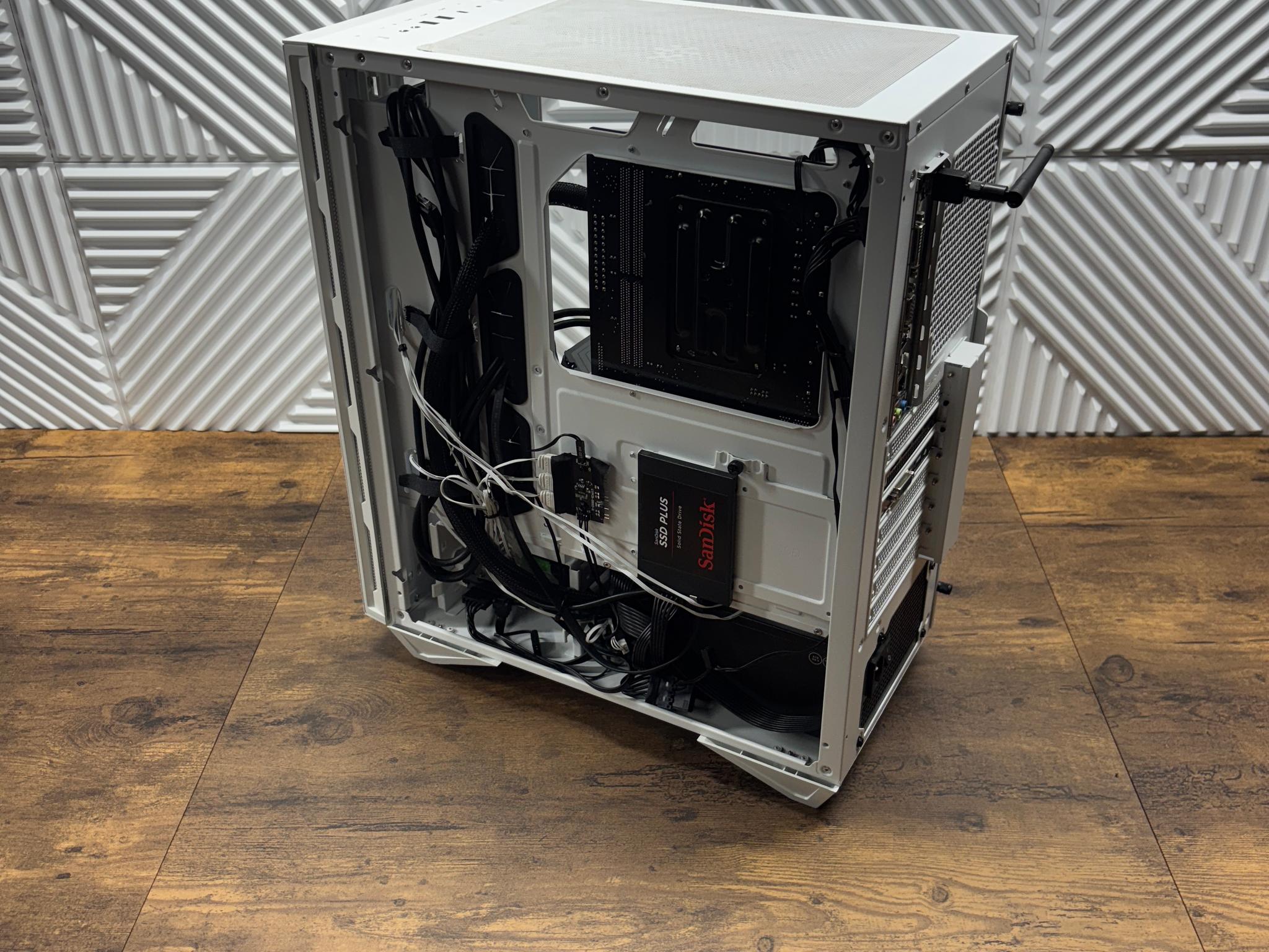 White RGB Gaming PC | Ryzen 7 2700X | RX 580 8GB | 16GB RAM | 2.24TB Storage SSD + HDD