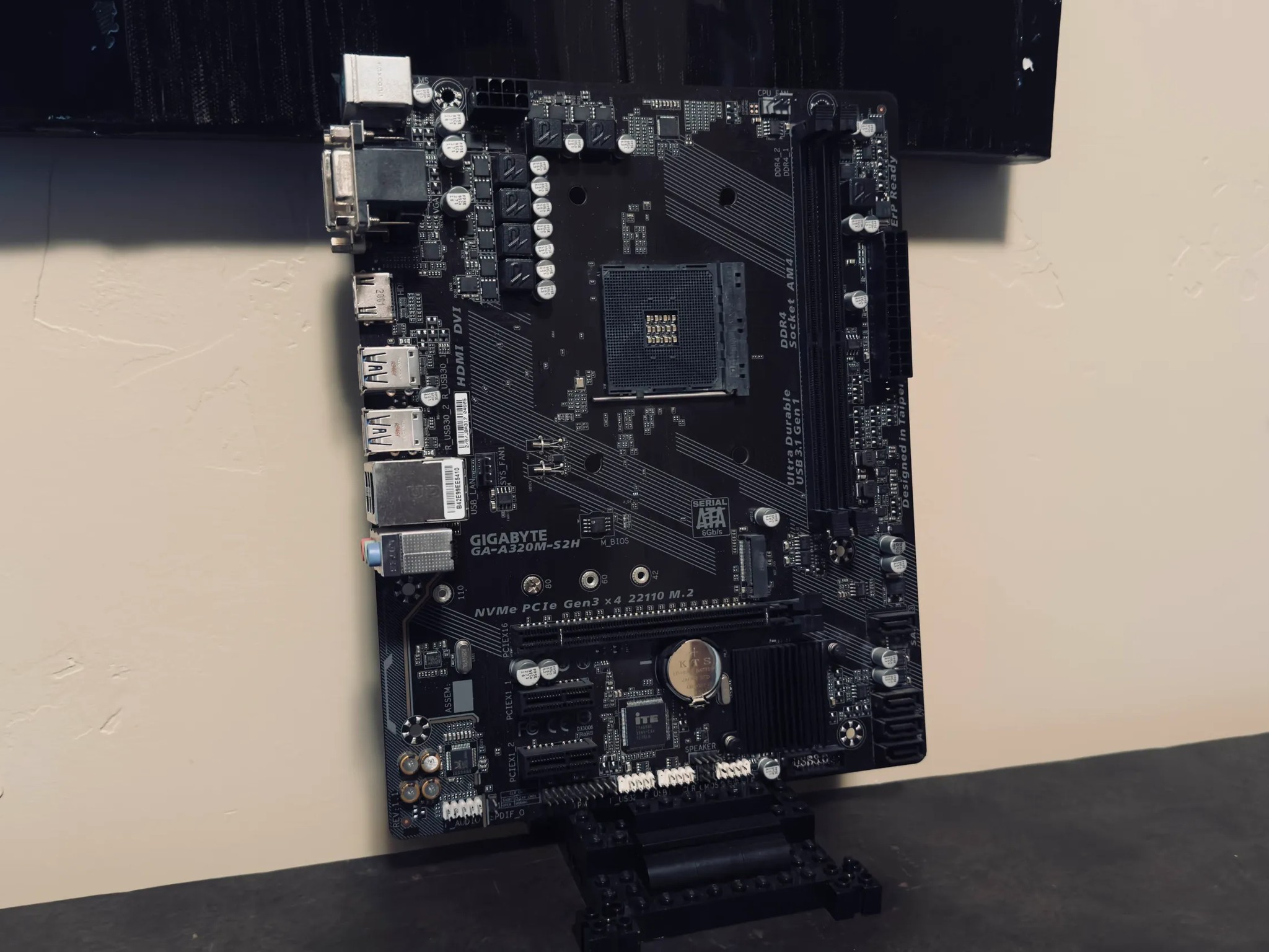 Gigabyte A320M-S2H Micro-ATX AM4 Motherboard