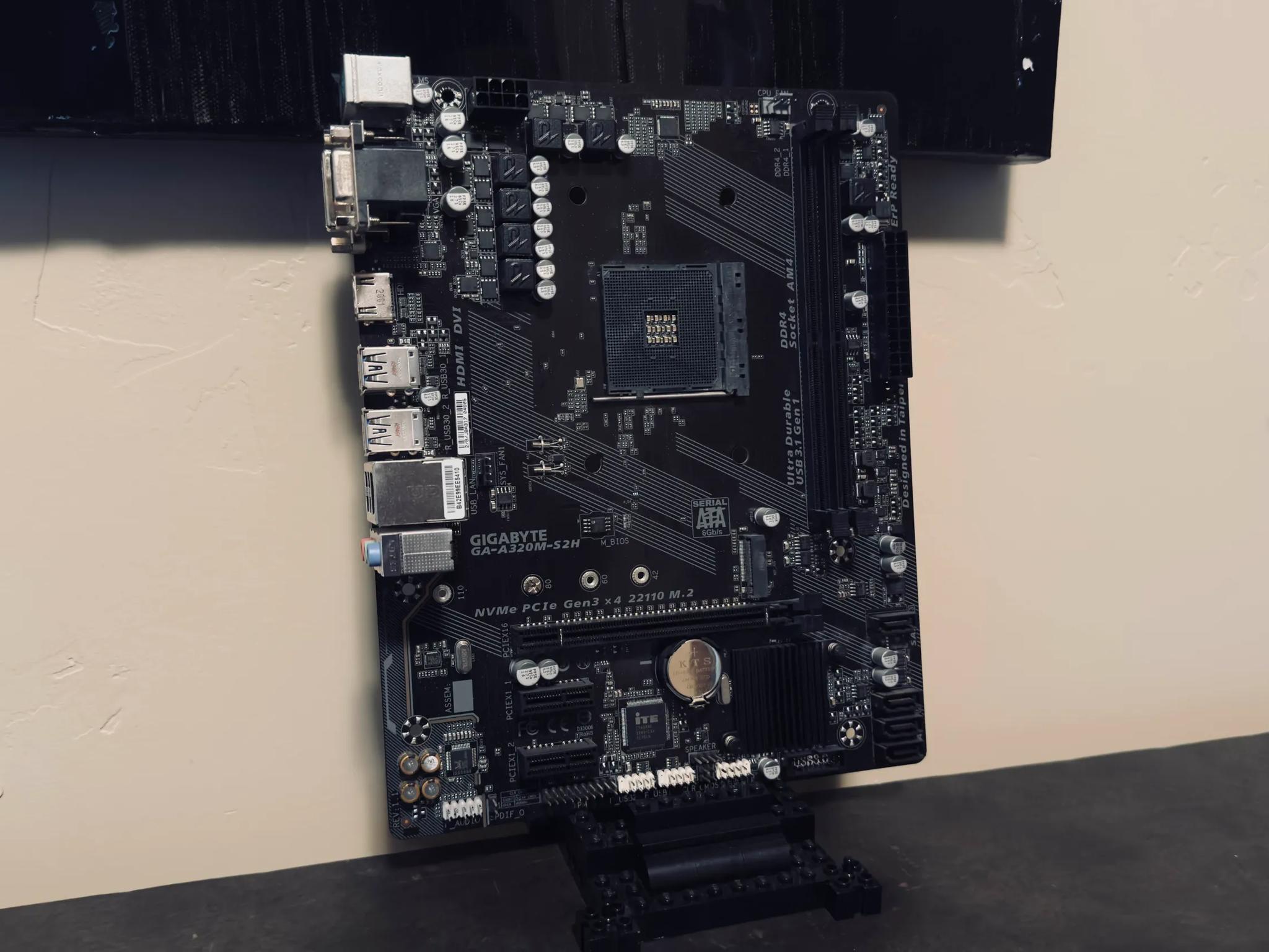 Gigabyte A320M-S2H Micro-ATX AM4 Motherboard