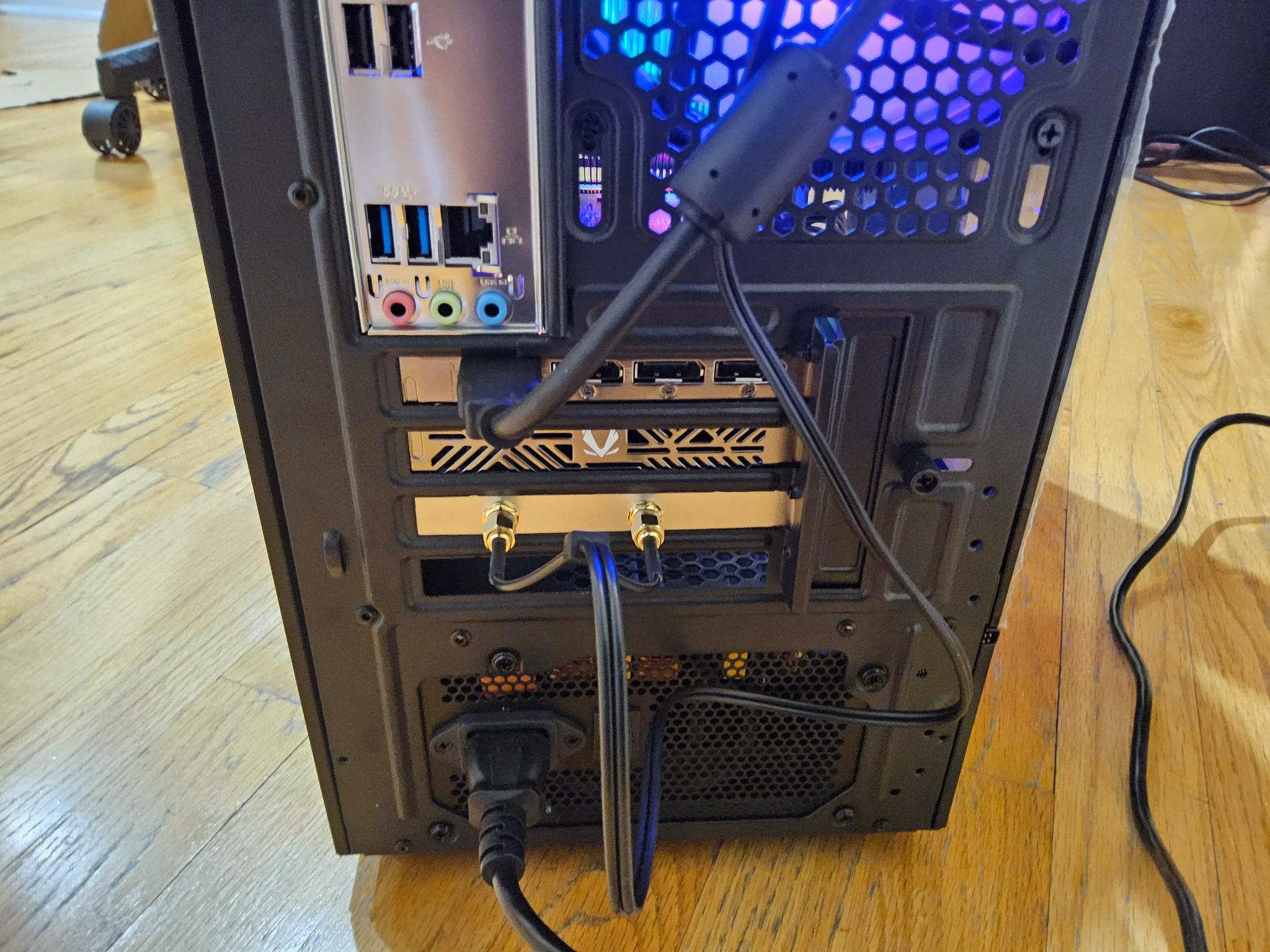 RTX 5060 / ryzen 7 5800xt / 32GB DDR4 / 1TB SSD / Windows 11 pro /  Wifi 7