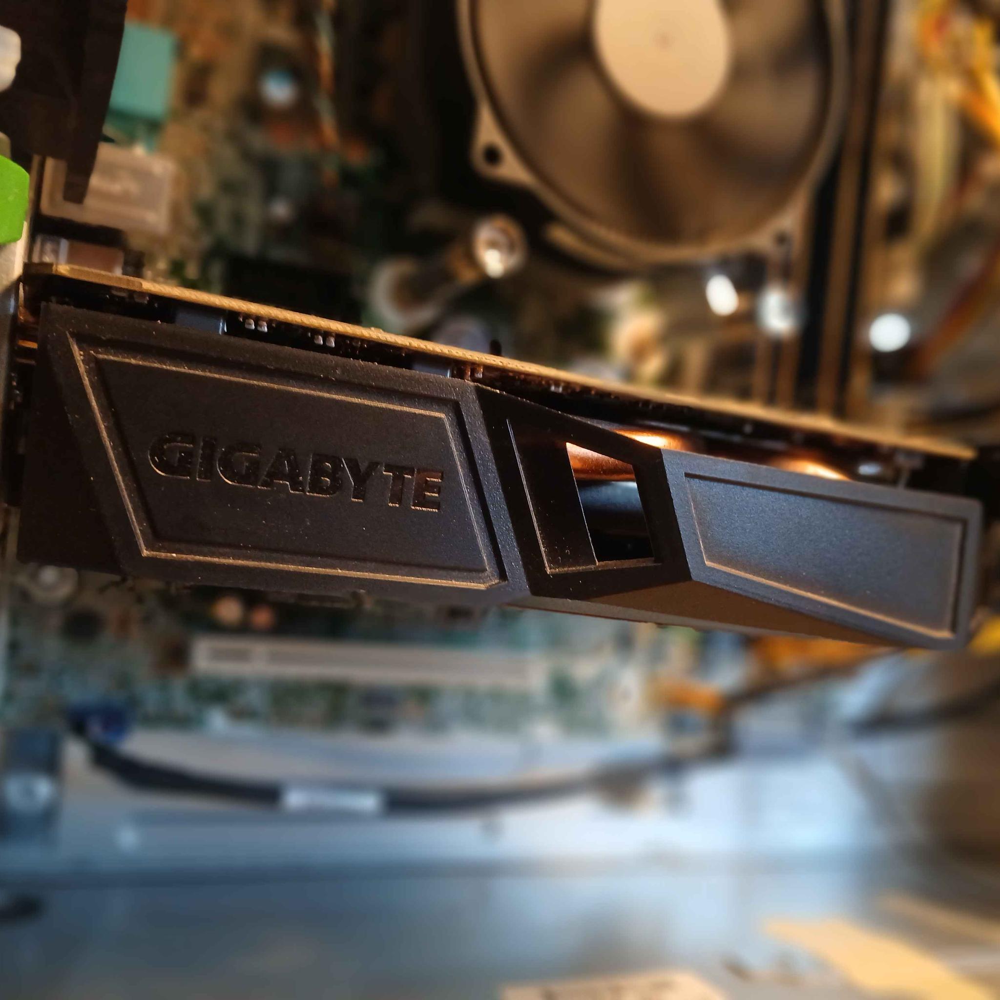 GTX 1060 (3gb) | i7-4790 (e3-1270v3) | 16gb RAM | 500GB ssd