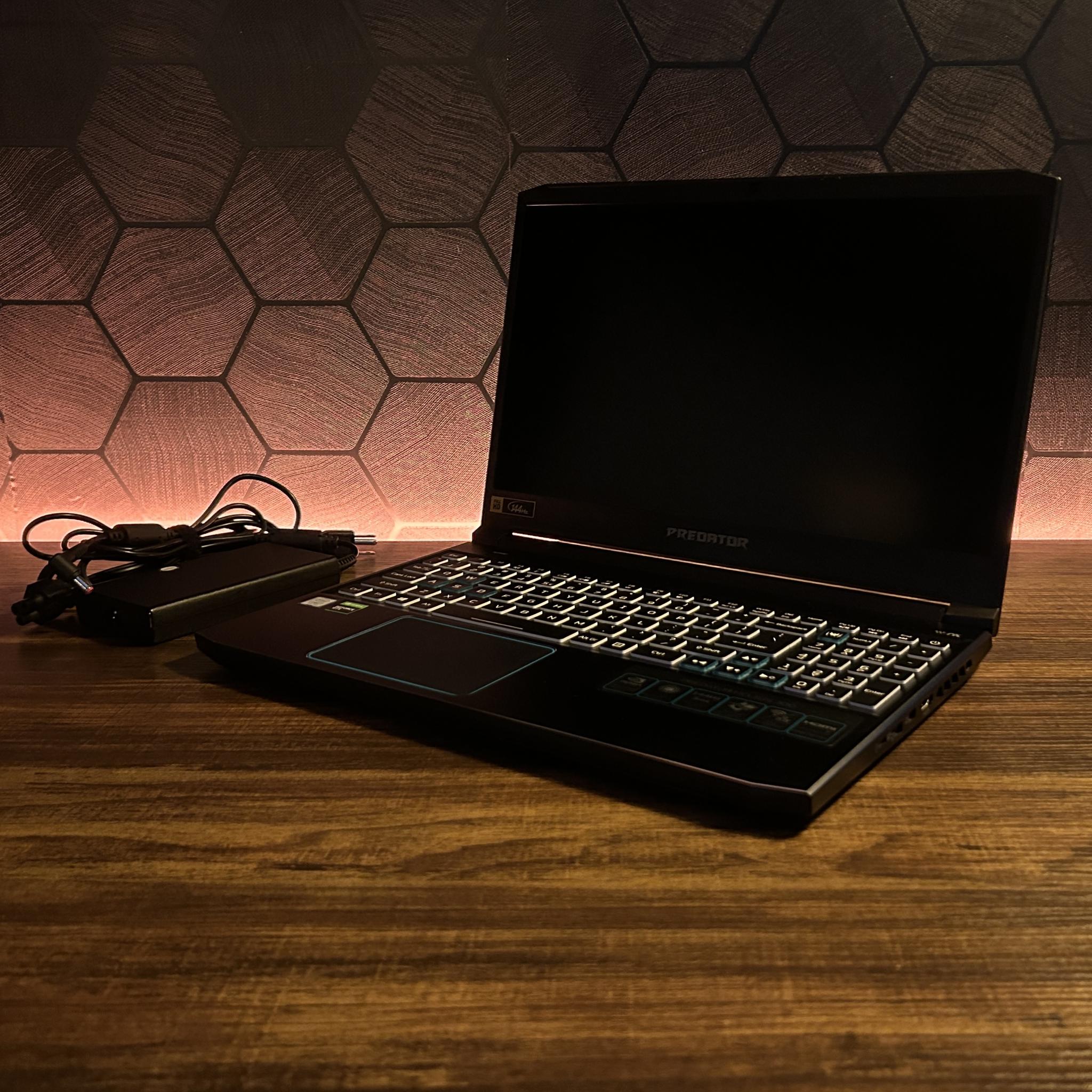 👾Acer Predator👾 Helios 300 Gaming Laptop / Intel i7 9750H / GTX 1660ti / 24GB RAM / 256GB NVME SSD