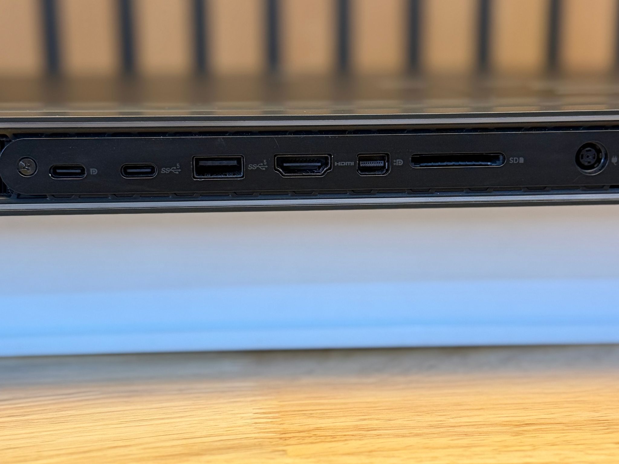 Alienware m18 R1 AMD Gaming Laptop – Ryzen 7 7745HX / RTX 4060 / 32GB RAM / 1TB NVMe