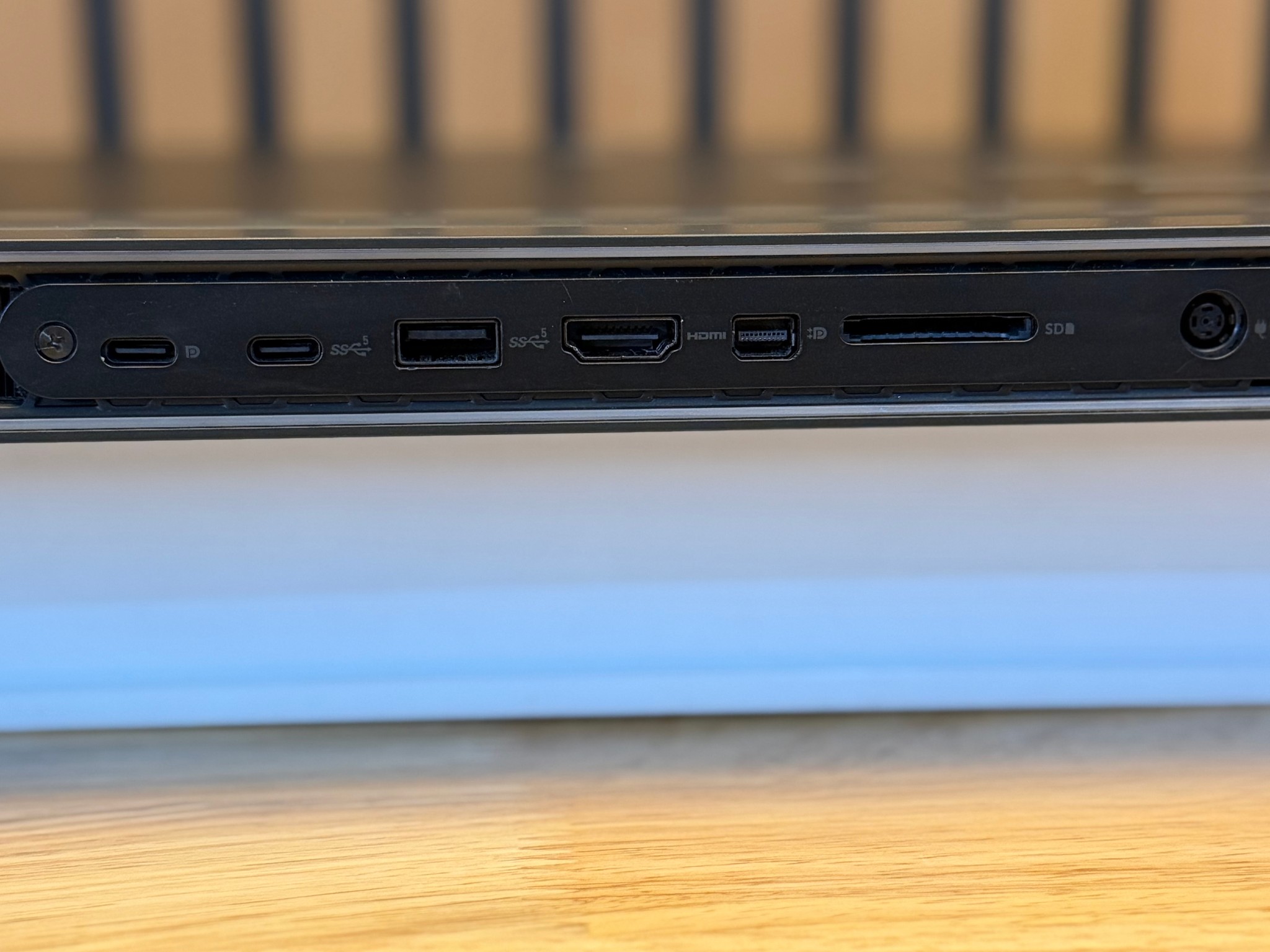 Alienware m18 R1 AMD Gaming Laptop – Ryzen 7 7745HX / RTX 4060 / 32GB RAM / 1TB NVMe