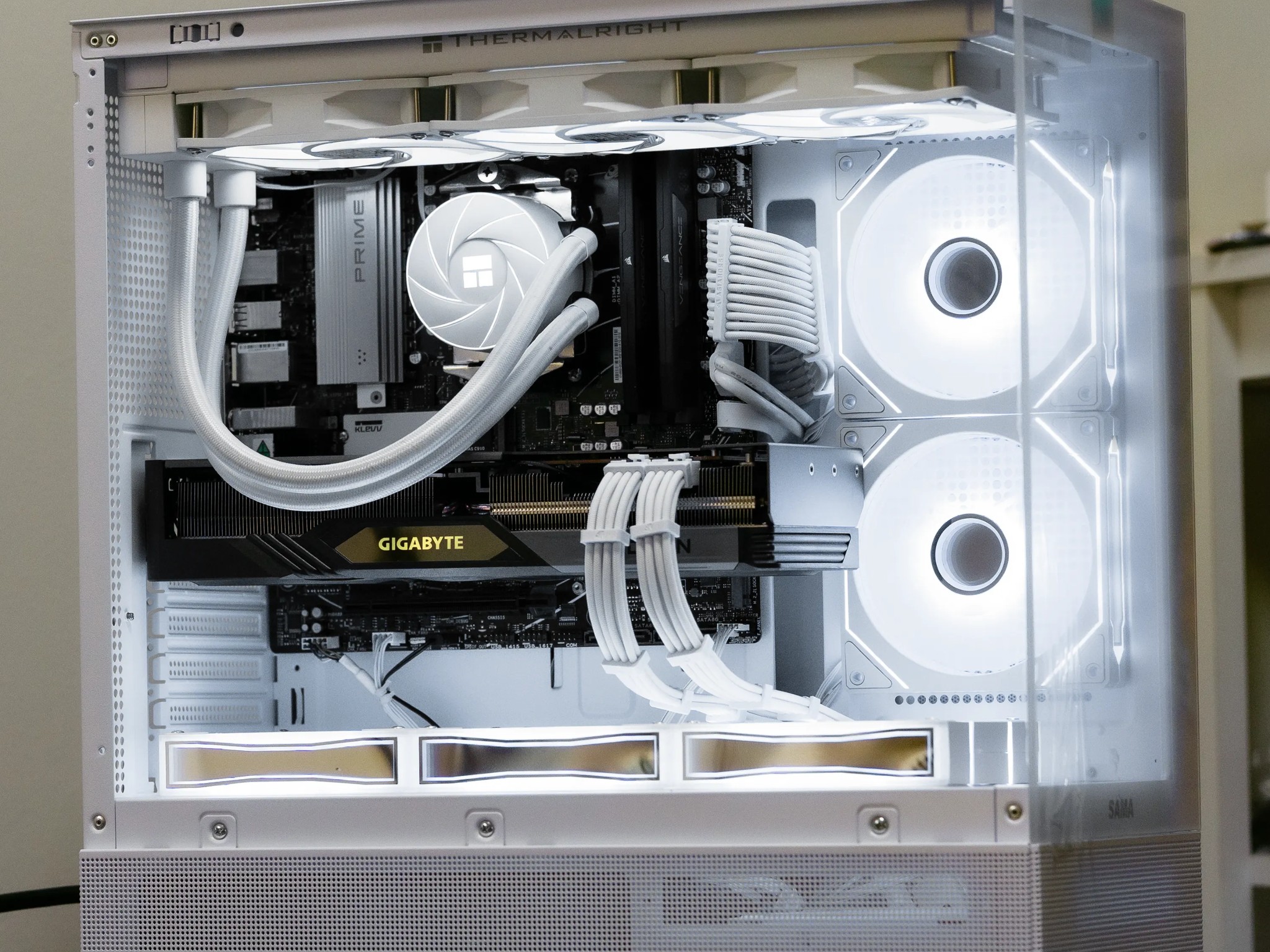 ❄️FROSTBITE❄️ RX 7800XT| Ryzen 5 7500F| AM5| 32GB DDR5| 1TB M.2| WiFi| 1440p/4K Streaming & Gaming