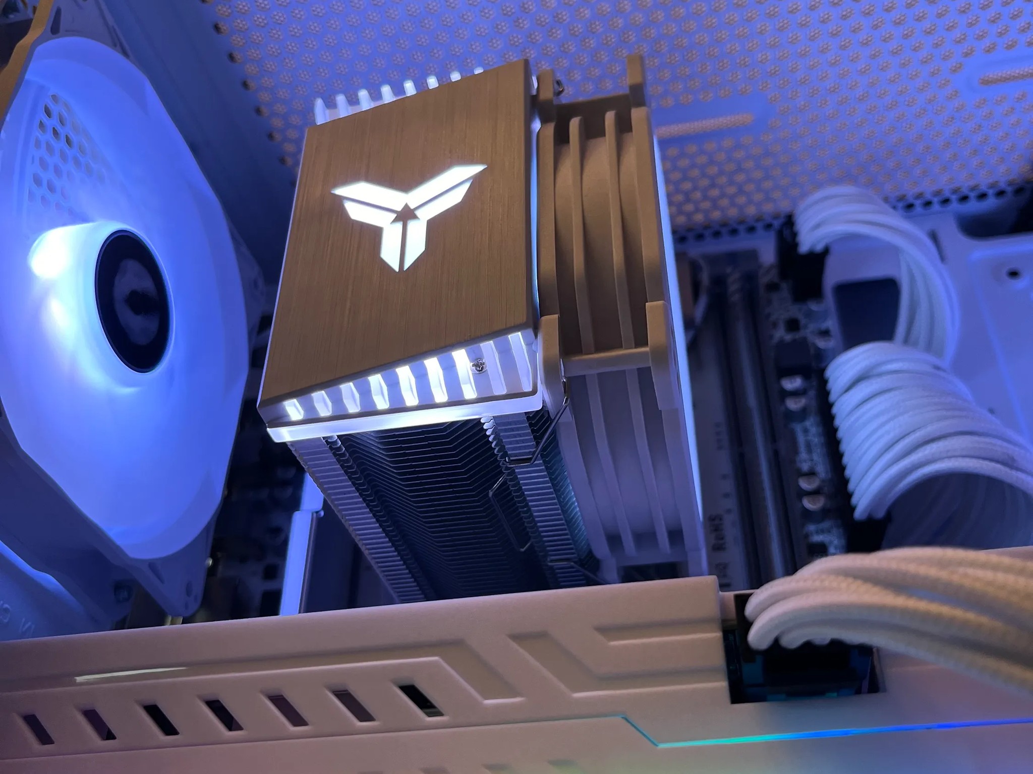 ALL WHITE GAMING PC | RX 580 | I7 5930K EQUIVALENT | 16GB DDR4 | 500GB NVME