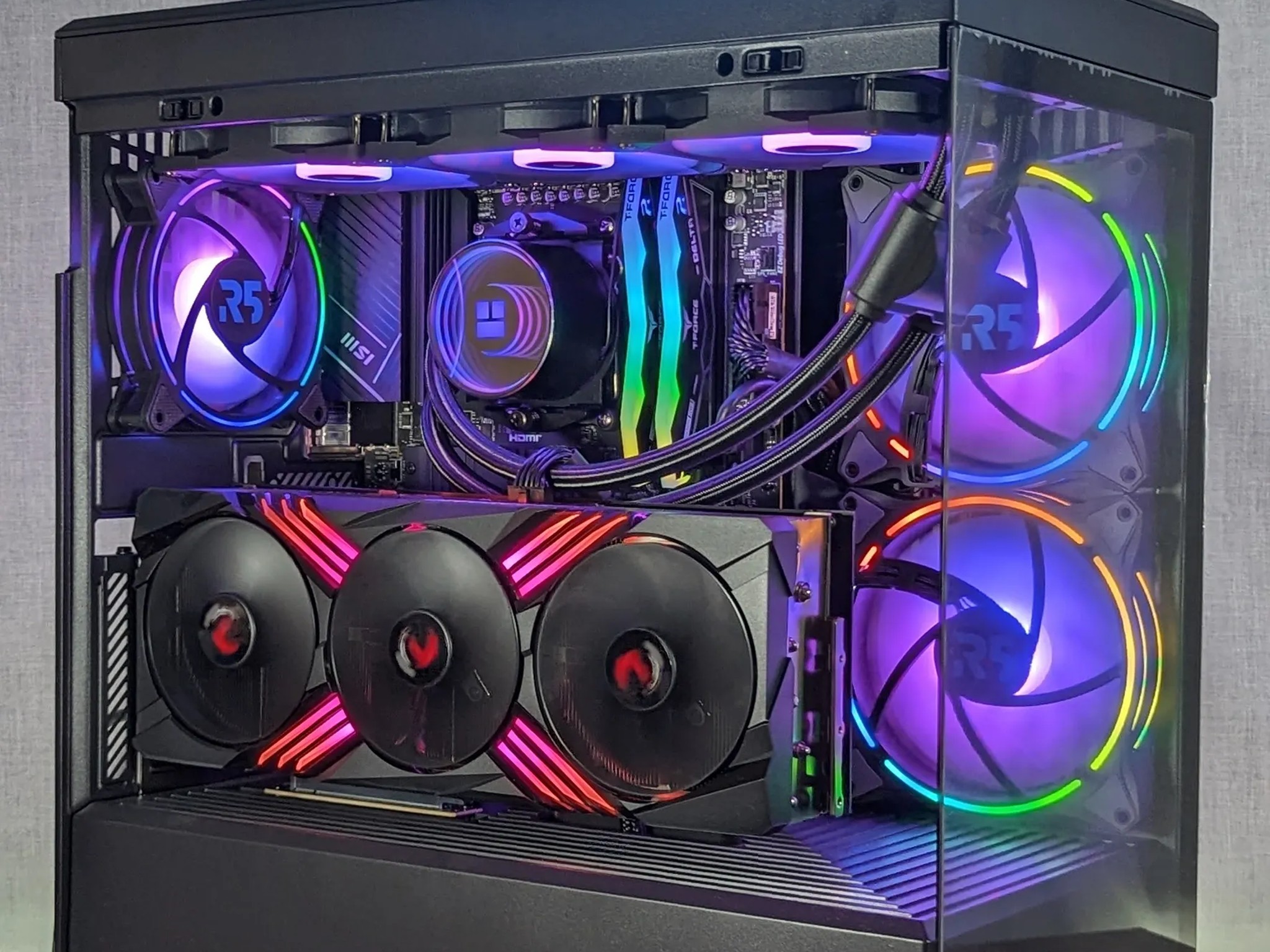 RTX 4080 // Ryzen 9 7950x // 32GB 6000Mhz DDR5 // 2TB Samsung 980 Pro // WiFi