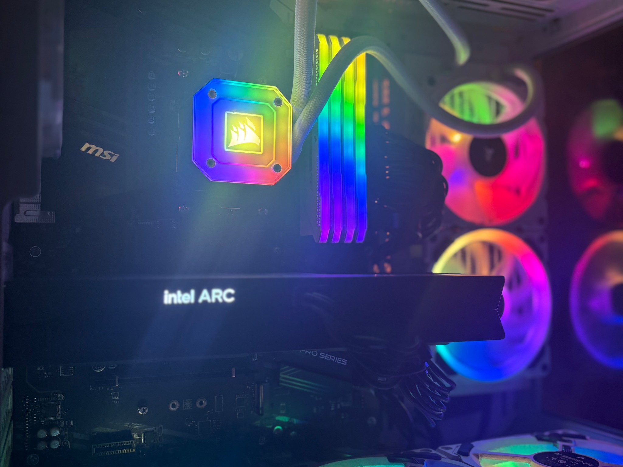 ALL WHITE | 1080p PC | B580 | R7 3700x | 32gb RAM | 2tb Storage