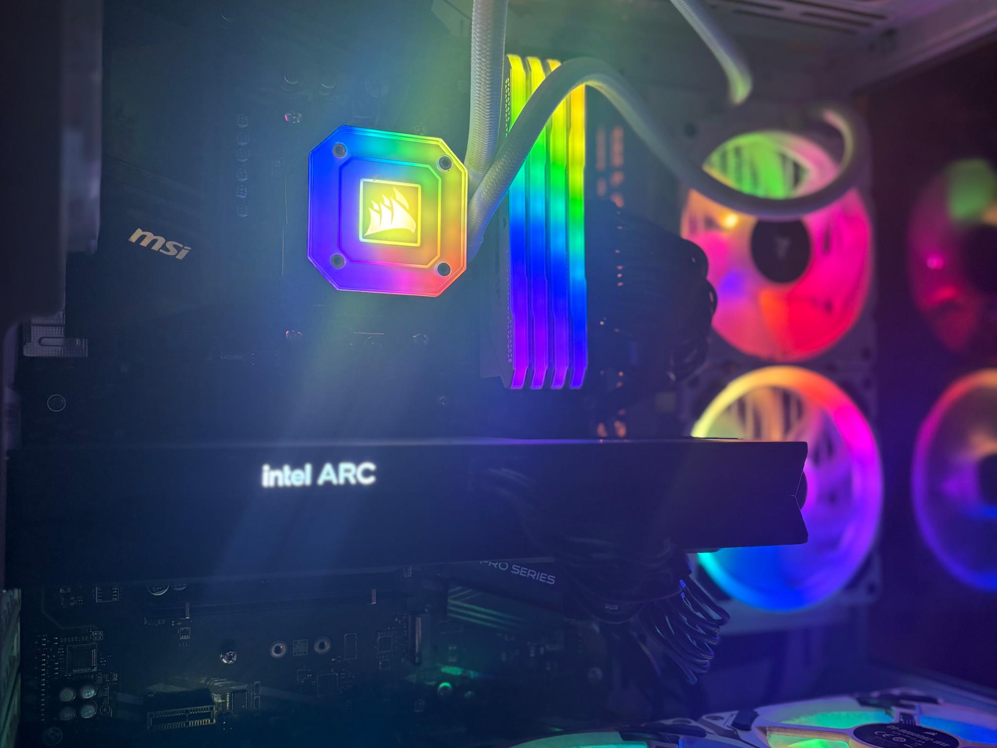 ALL WHITE | 1080p PC | B580 | R7 3700x | 32gb RAM | 2tb Storage