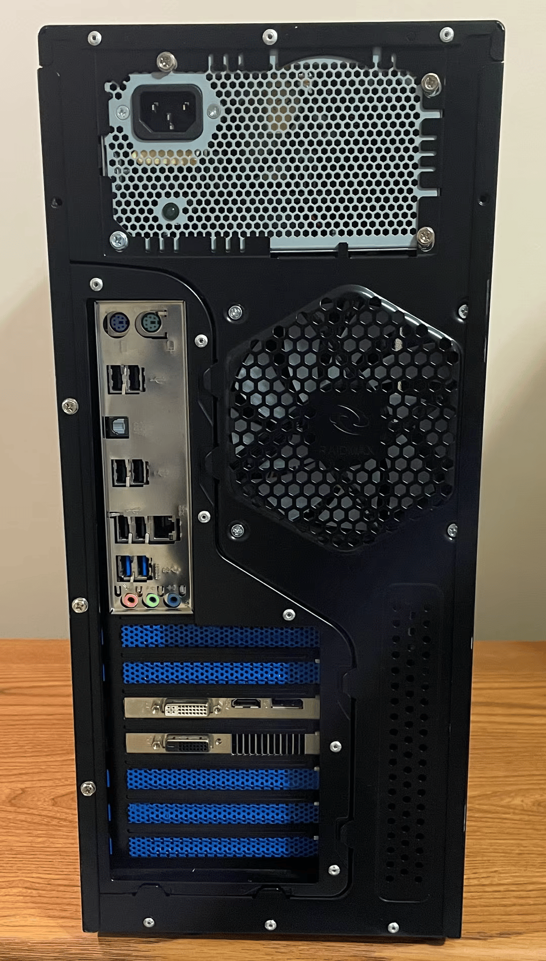 “Sapphire” // AMD Phenom II X6, AMD 6950 2GB