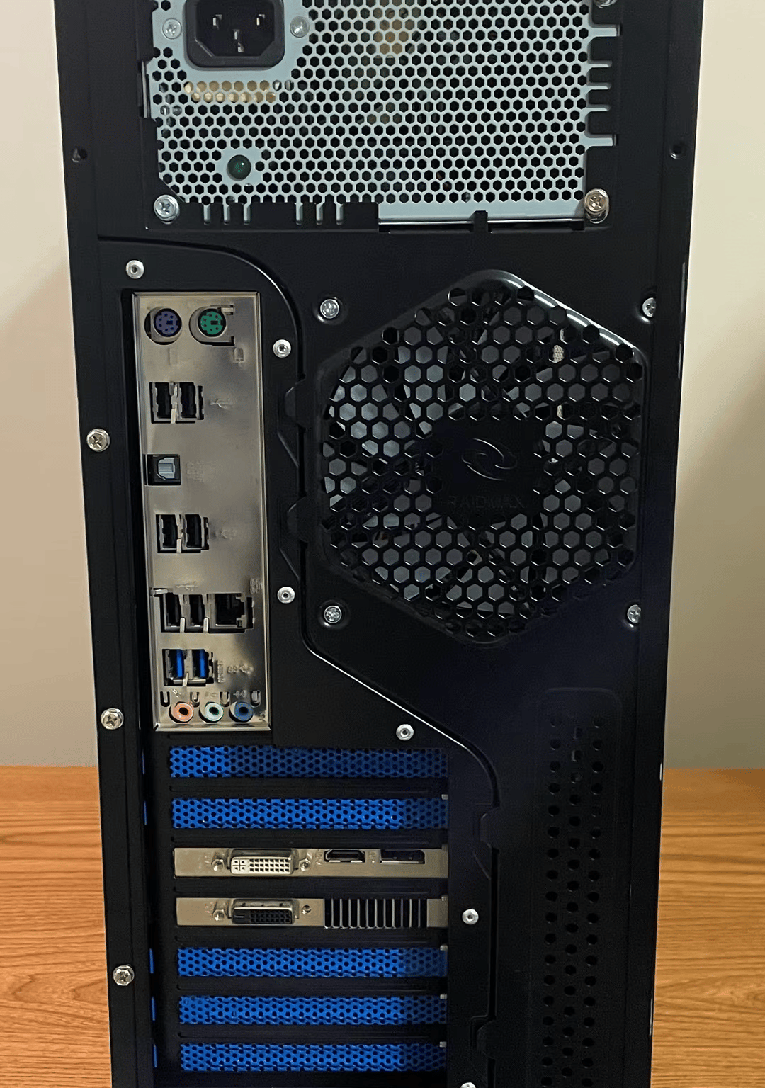 “Sapphire” // AMD Phenom II X6, AMD 6950 2GB