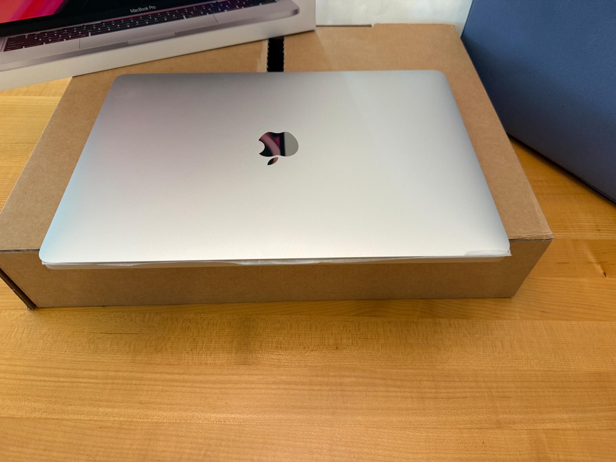 M1 Macbook Pro 13” 8gb 256gb