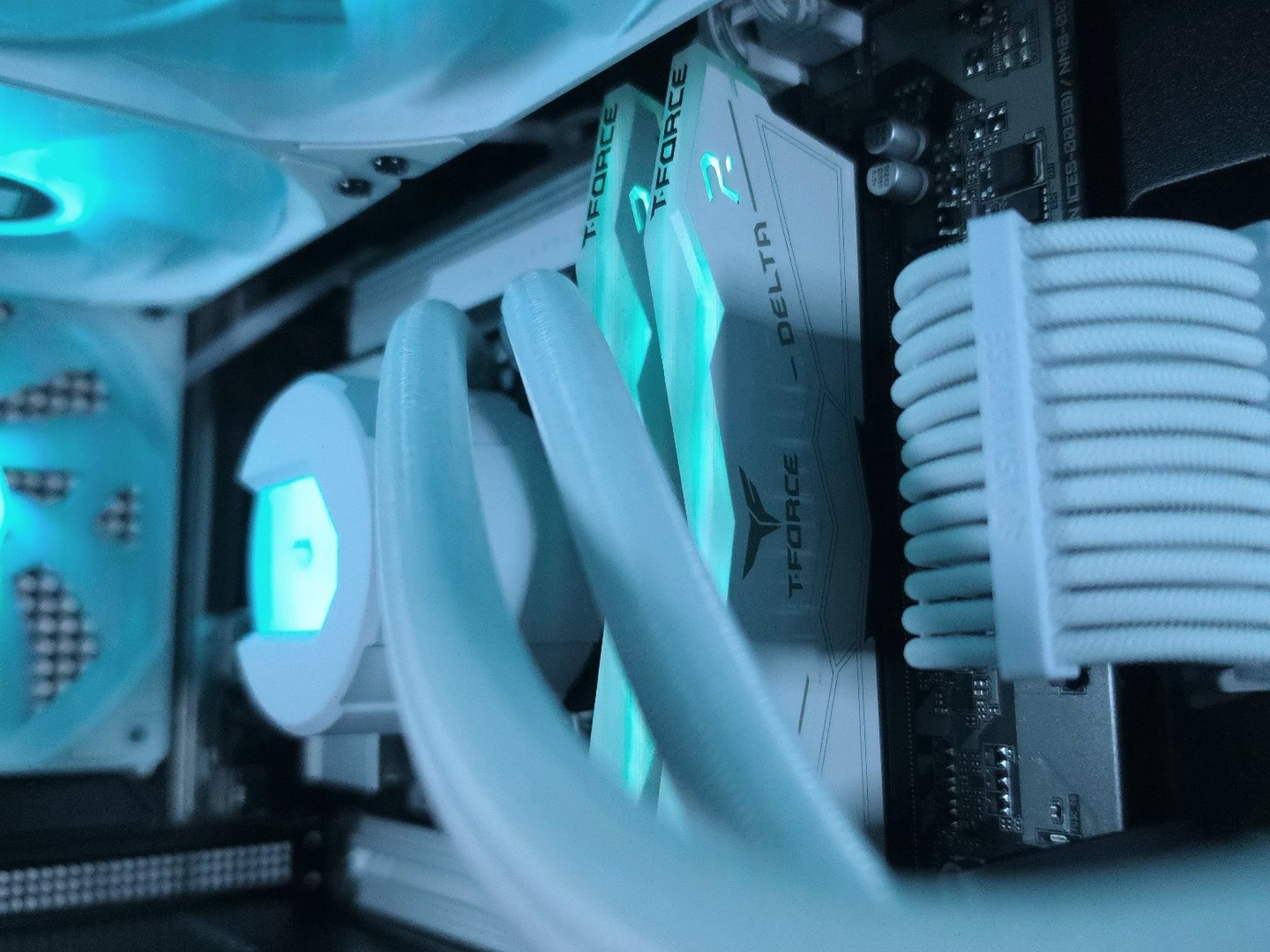 RTX 4070 Ti Super 💚 Core Ultra 7 265F