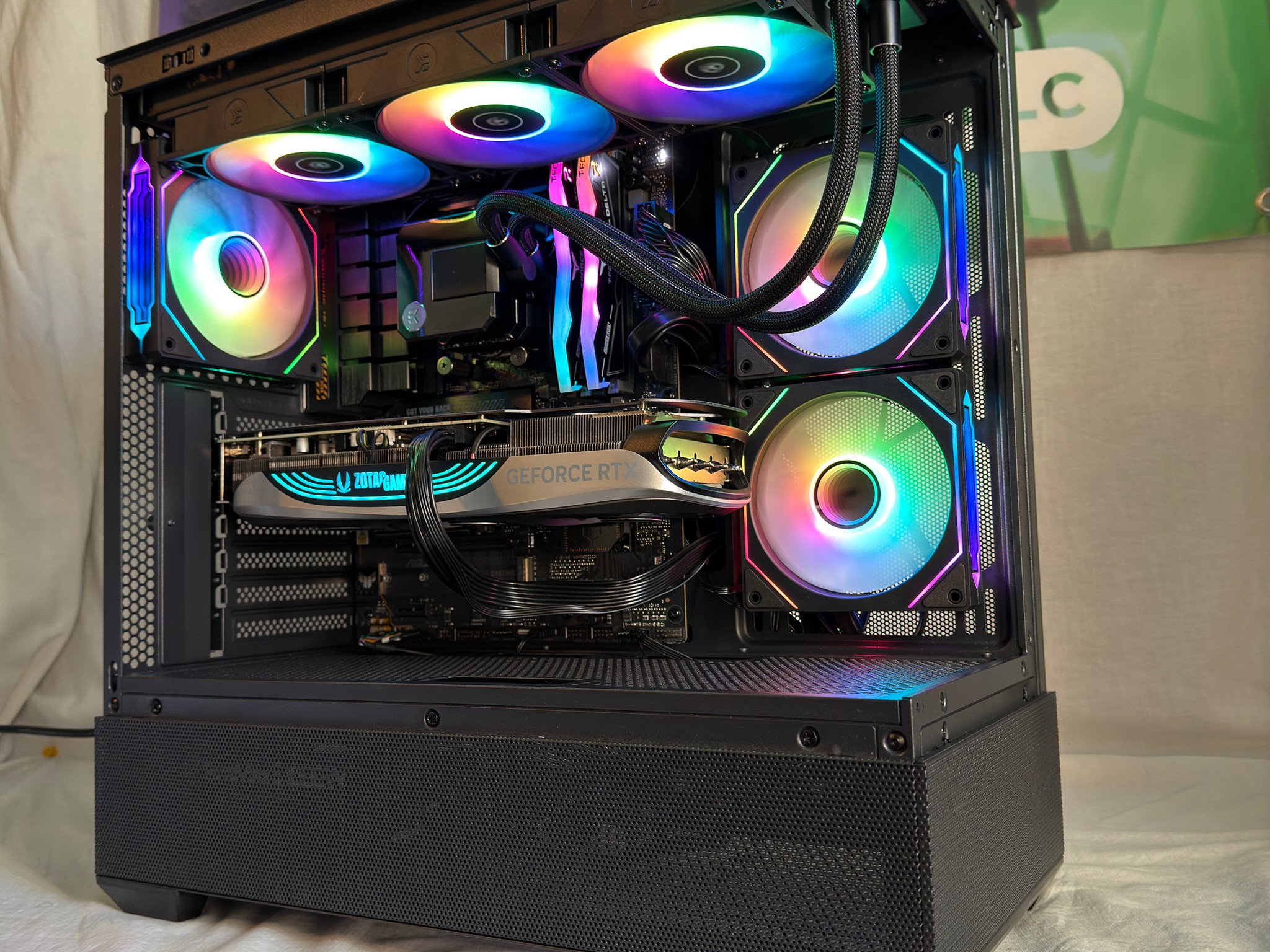 RTX 4070TI And Ryzen 7 9700X Gaming PC