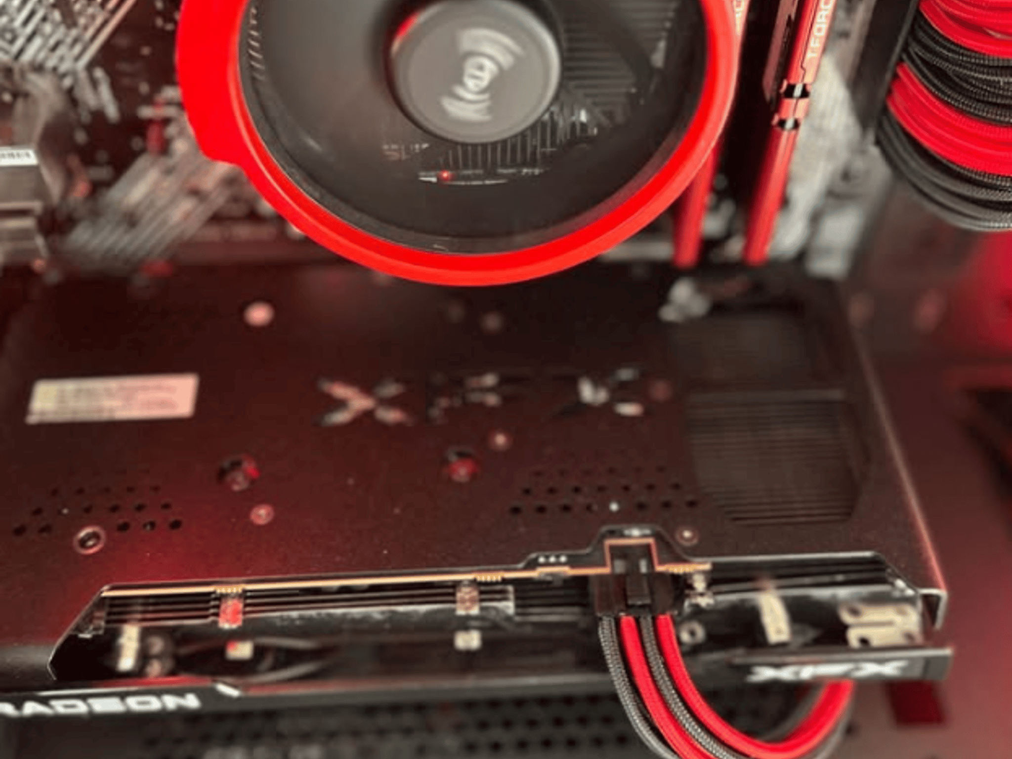 Black and Red Rx 6600/Ryzen 5 5500 PC