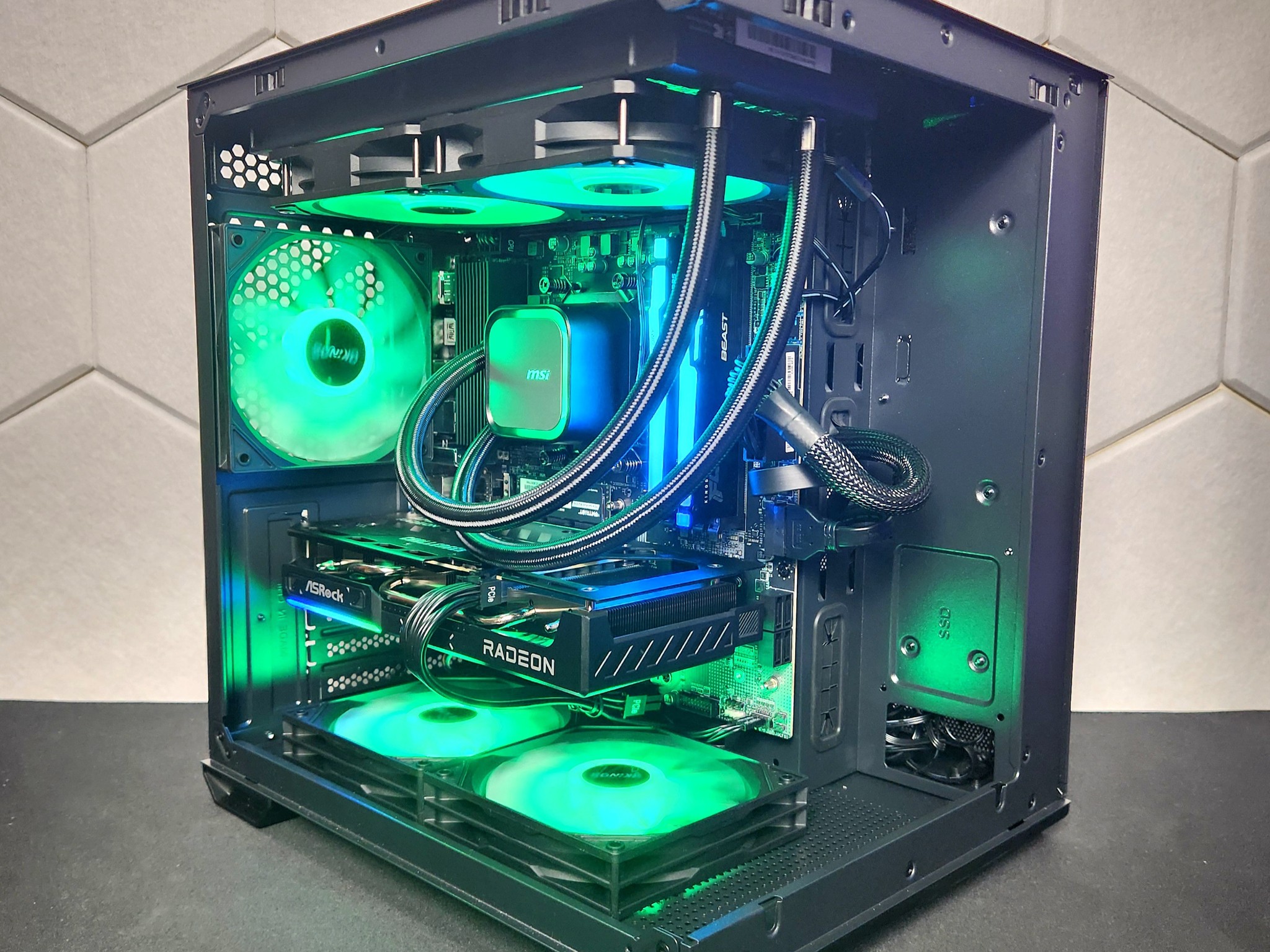 RX 9060XT 16GB  | Ryzen 5 7500X3D | 16GB DDR5 | 1TB SSD | WIFI+BT