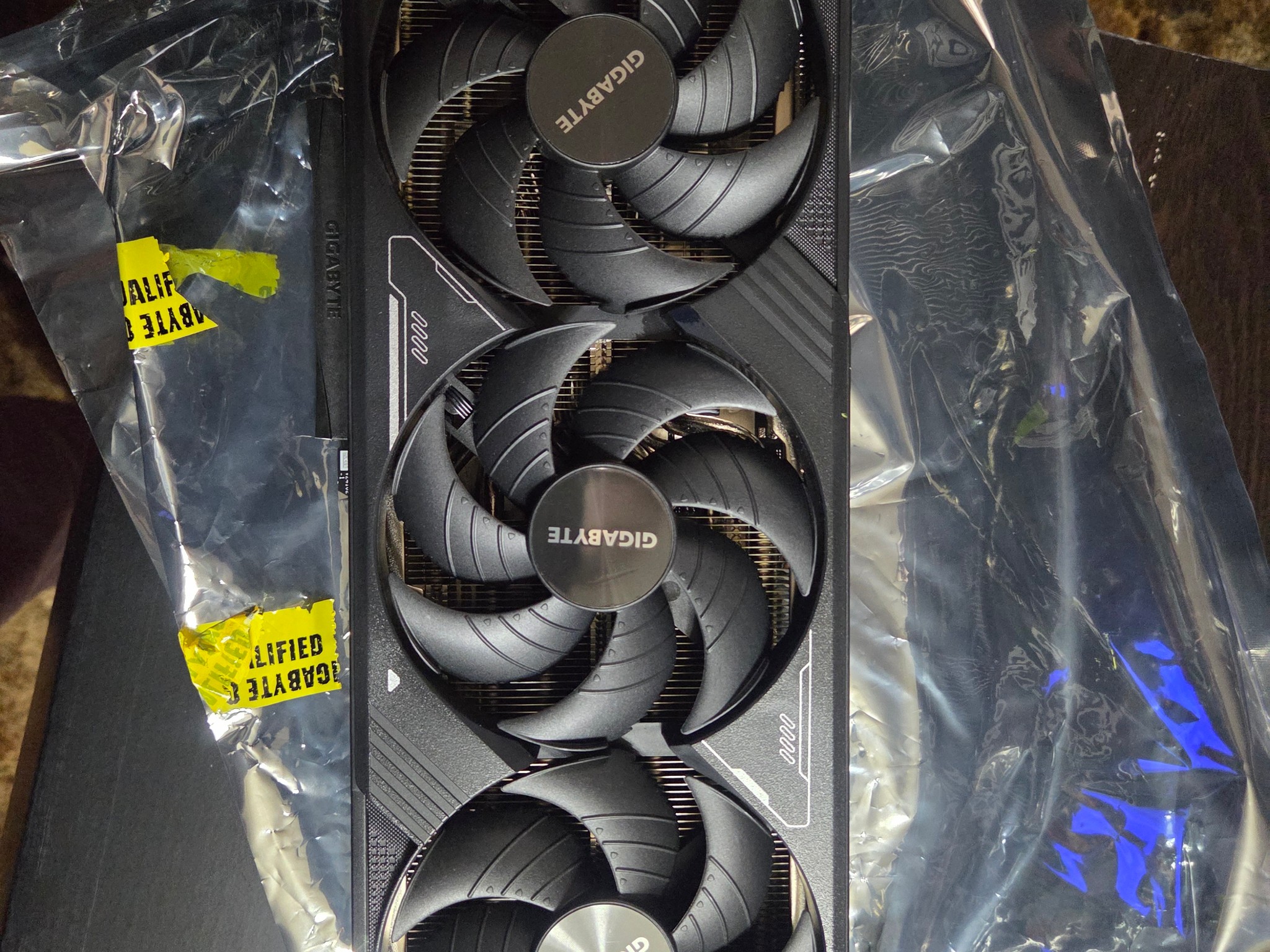 Gigabyte GeForce RTX 5070 Ti WINDFORCE SFF 16G