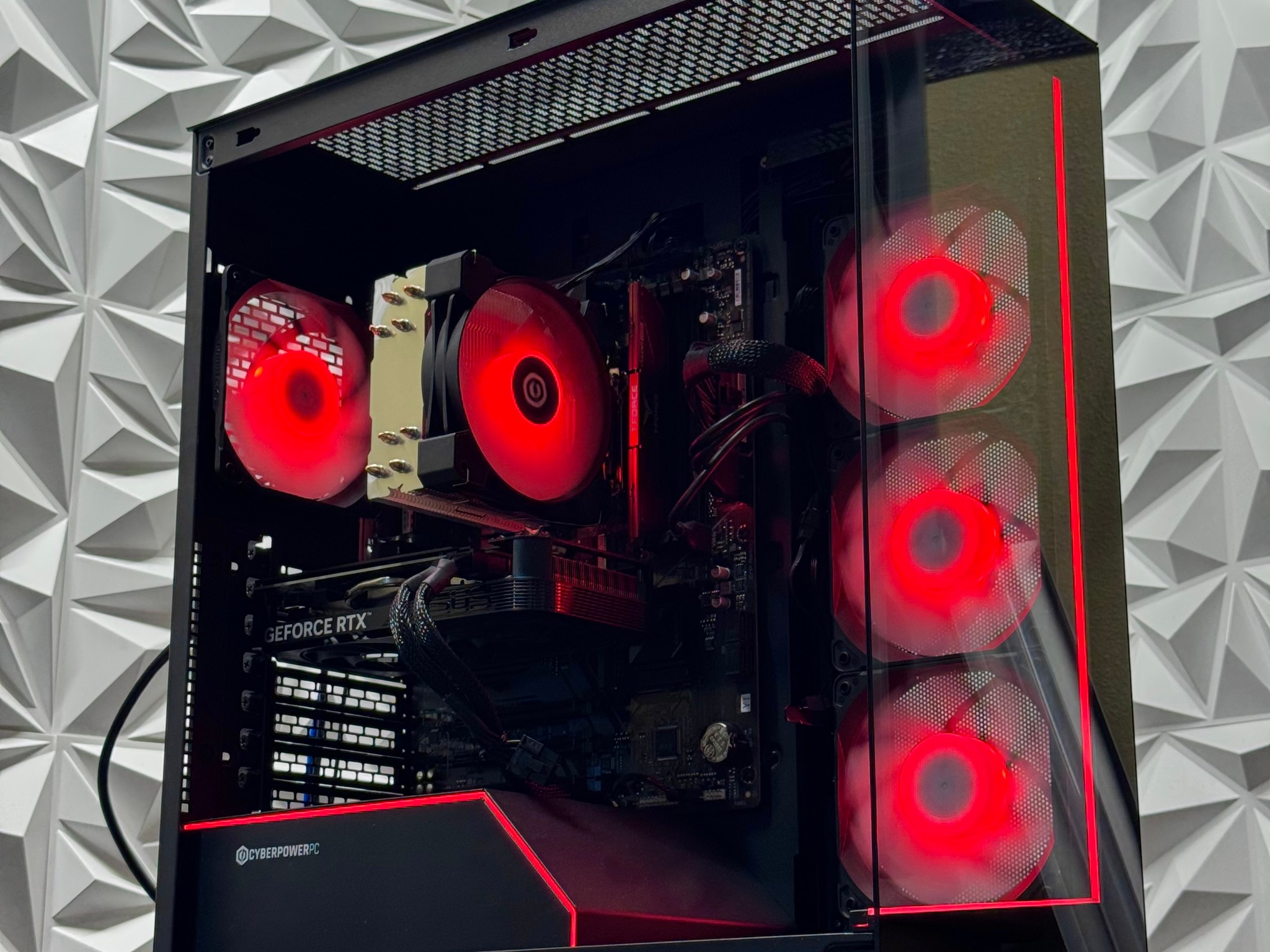 Ryzen 7 8700F / 16GB 6000MHz DDR5 / RTX 4060 / 500GB Crucial SSD / windows 11 home