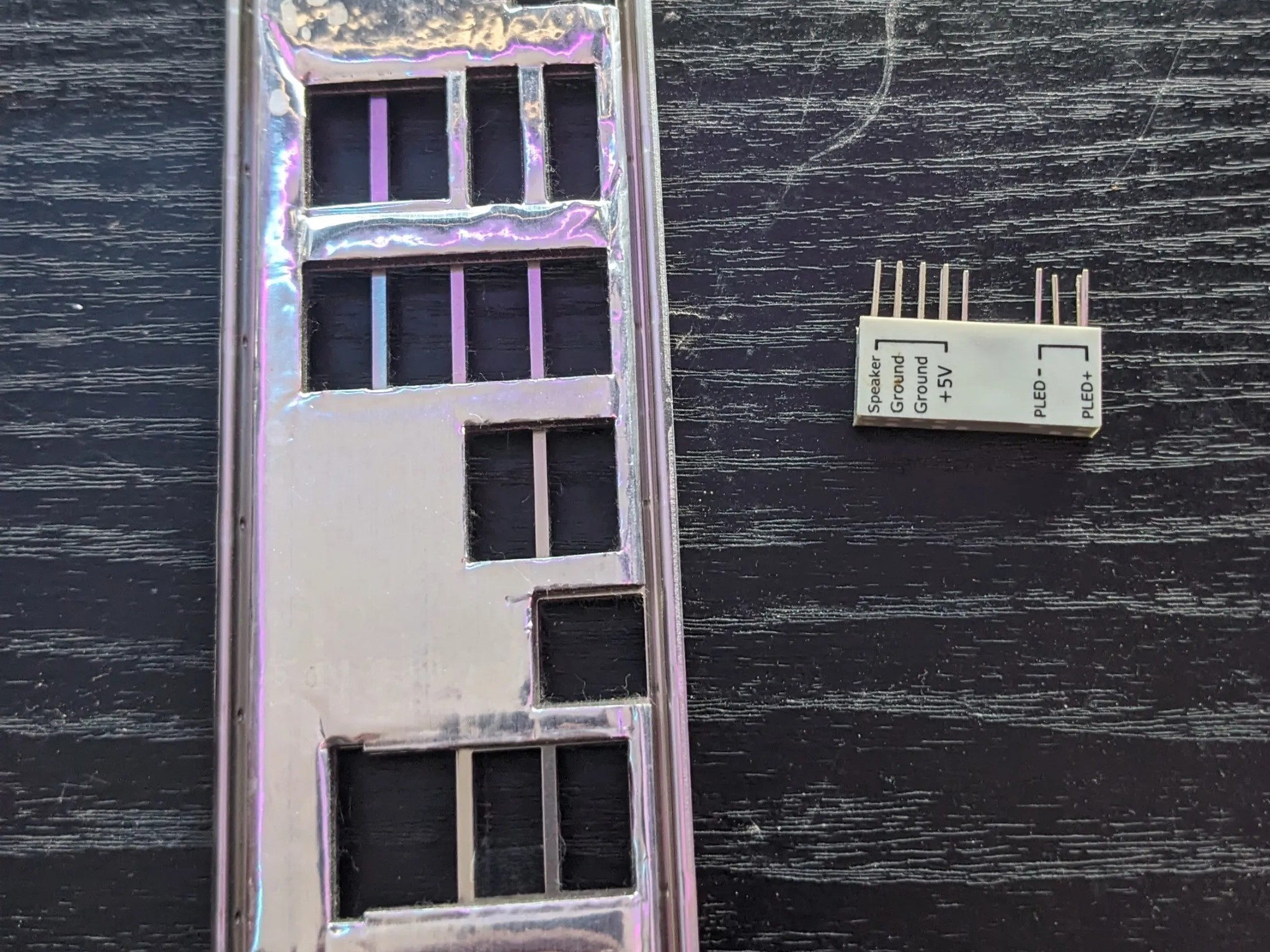 ASUS SABERTOOTH 990FX R2.0 AMD AM3+ Motherboard w/ IO Shield