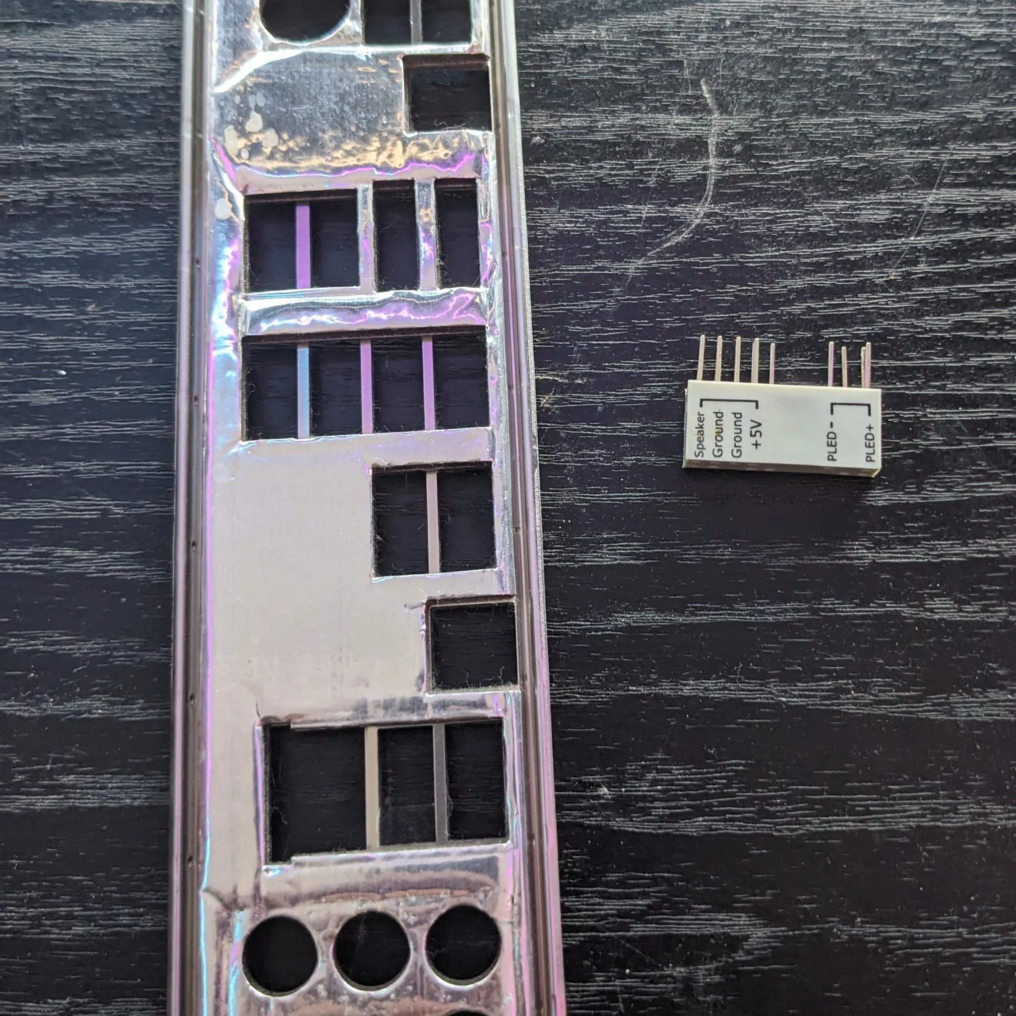ASUS SABERTOOTH 990FX R2.0 AMD AM3+ Motherboard w/ IO Shield