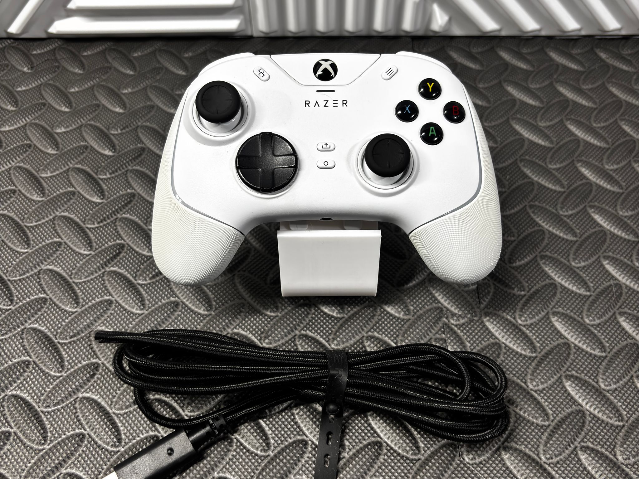 White Razer Wolverine V2 Chroma Controller | Xbox / PC | Tested Working