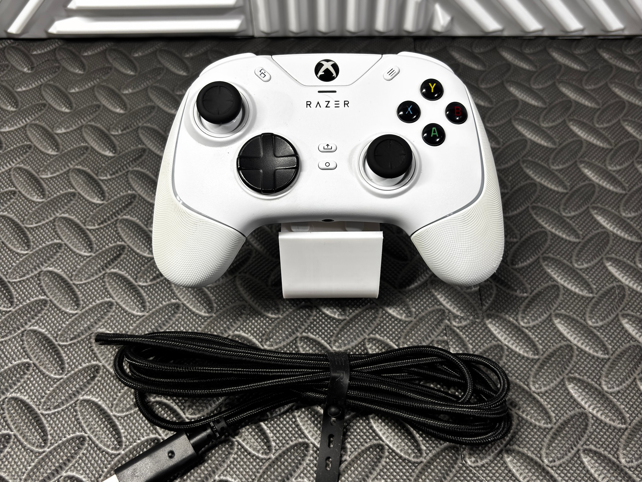 White Razer Wolverine V2 Chroma Controller | Xbox / PC | Tested Working