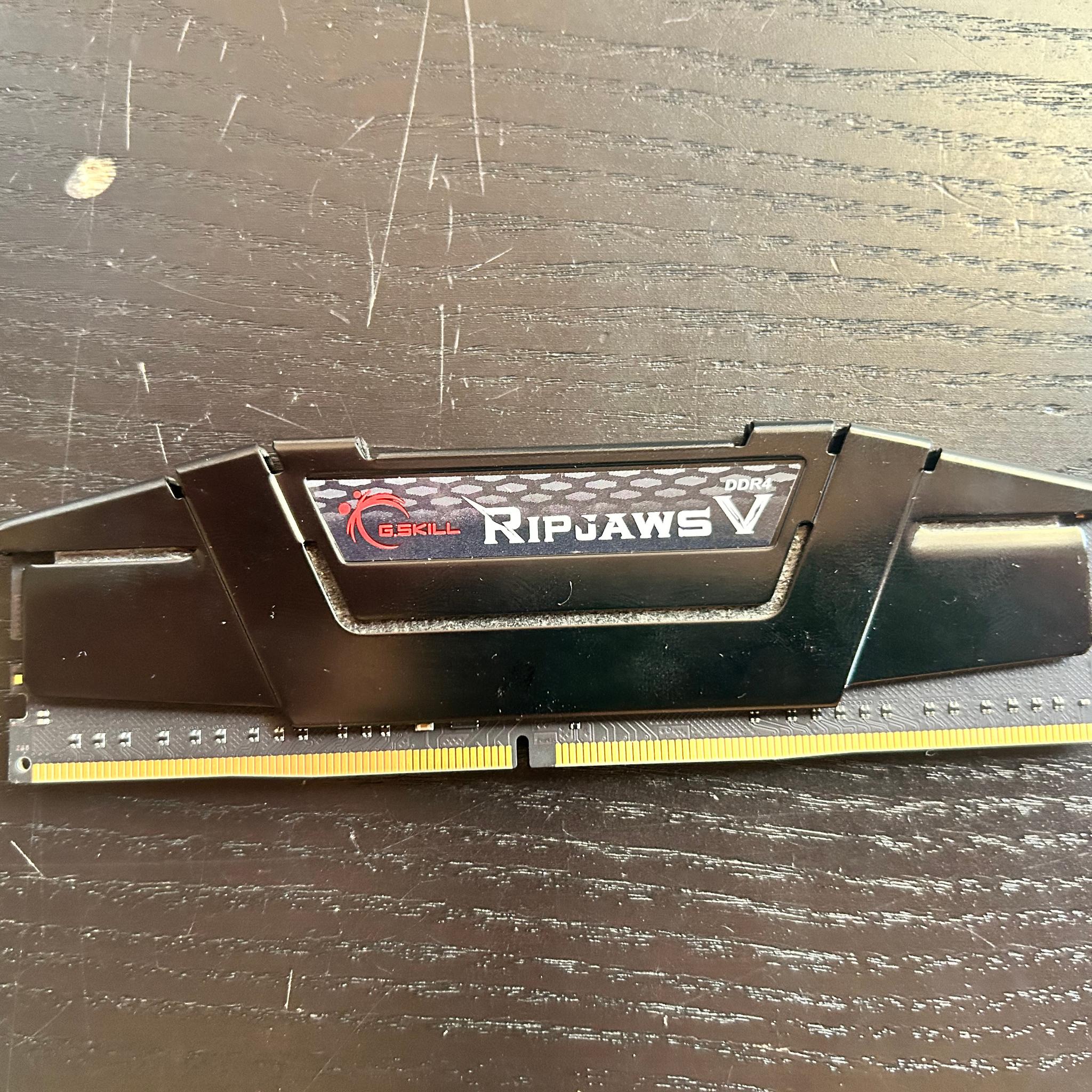 G. SKILL Ripjaws V Series 32GB (2 x 16GB) PC4-25600 (DDR4-3200) Memory