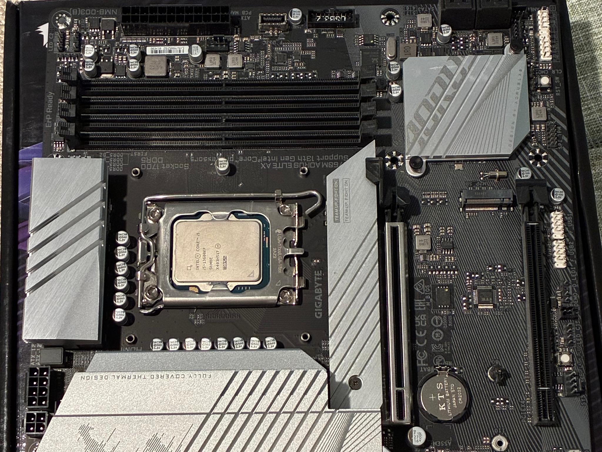Gigabyte B760M AORUS ELITE AX + Intel I5-13600kf