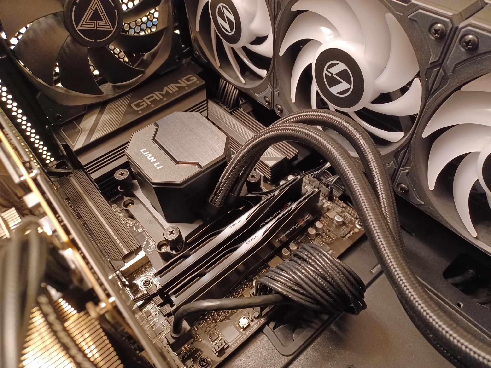 [model012unit1] 4K Gaming Mid-Tower (RTX 4080 Super + Ryzen 7 7800X3D + 64GB DDR5)