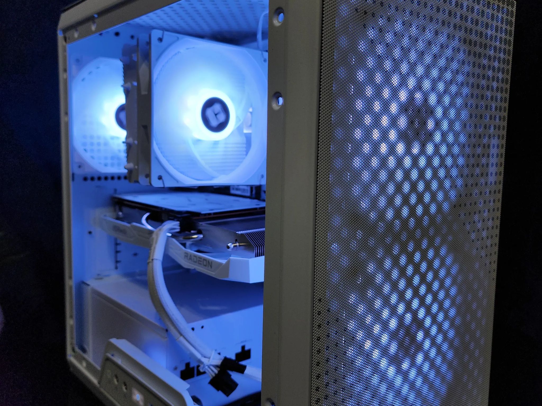 RX 6600 | Ryzen 5 3600 | 1 TB NVME | All White