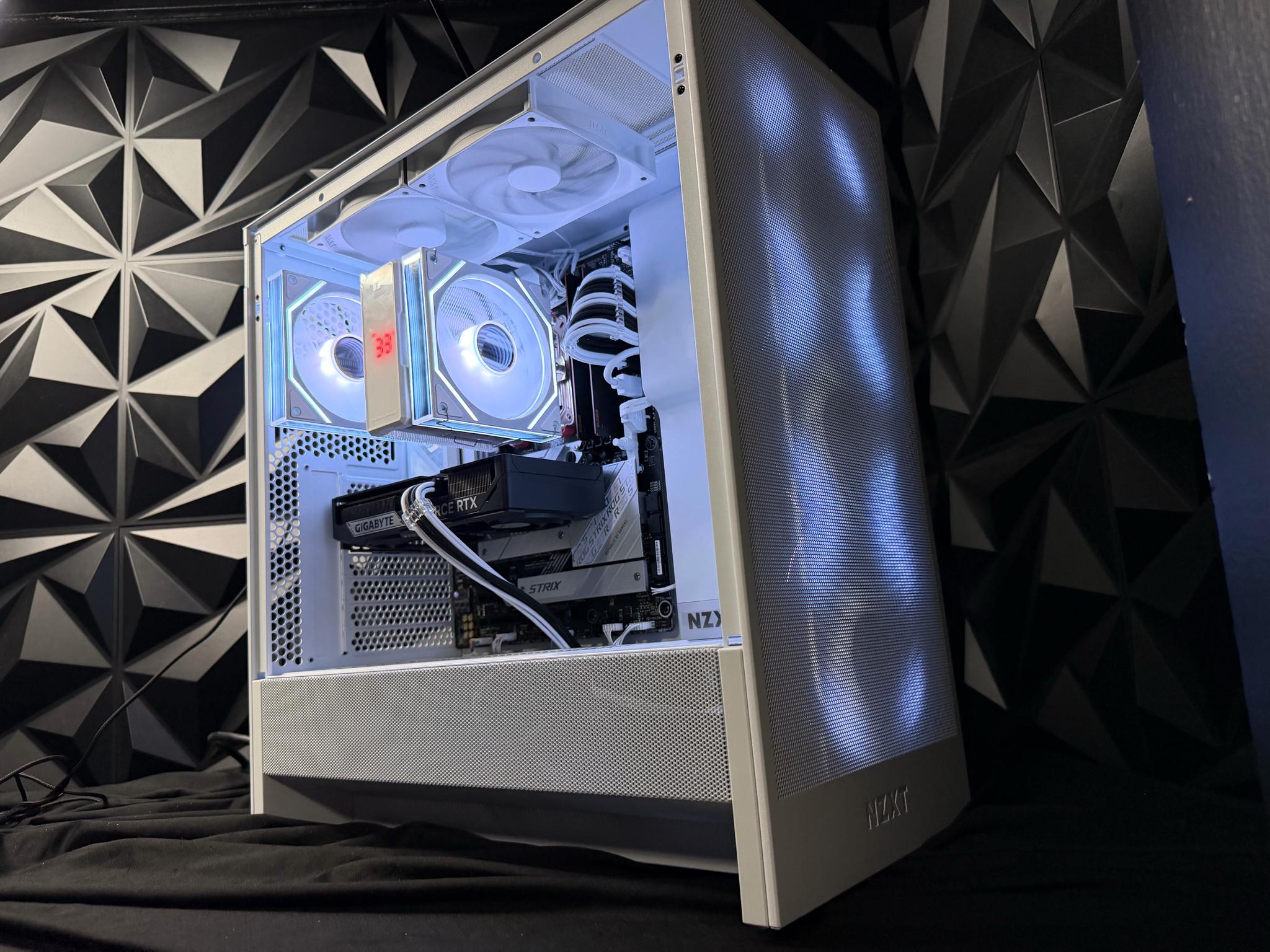 ❄️⚔️ ICE KNIGHT ⚔️❄️ Ryzen 5 7600X| RTX 5060Ti| 1.25 TB NVMe| 16 GB DDR5| 650 W PSU