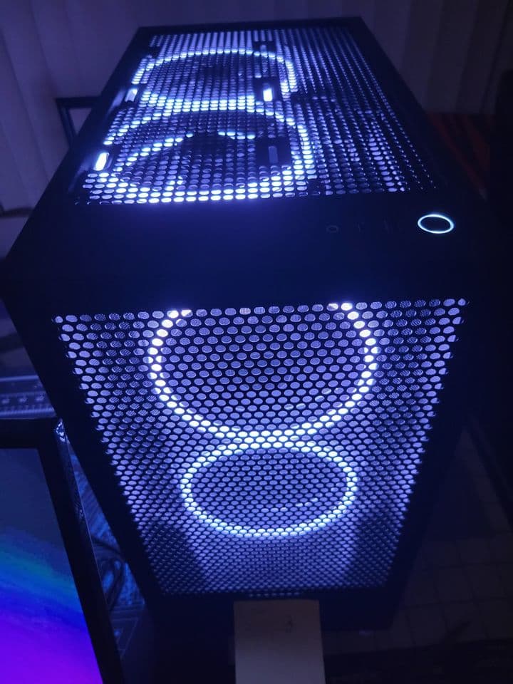 NZXT / AMD - Ryzen 7 5700X, 6800XT Midnight Dark Edition