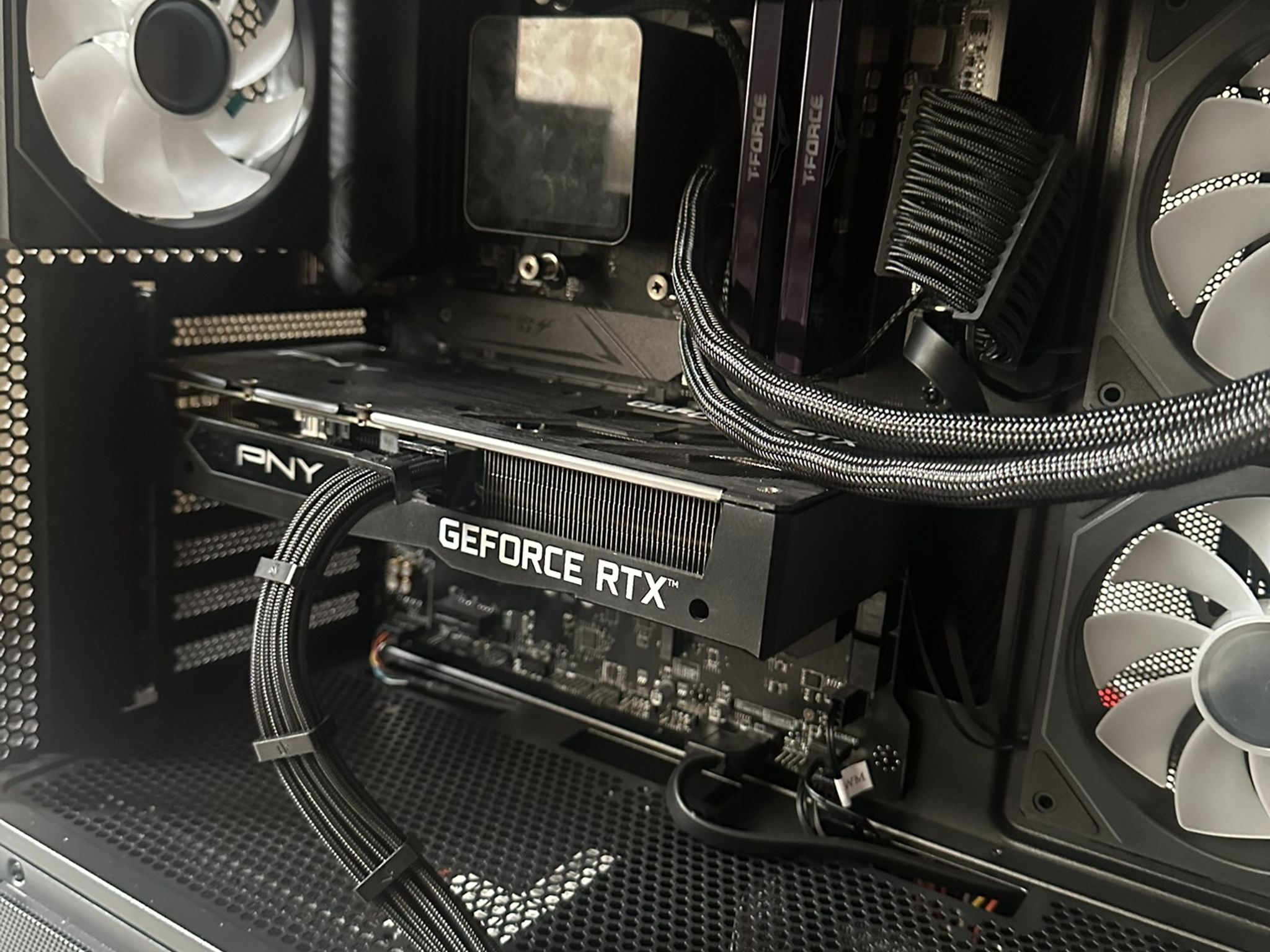 Gaming PC (Ryzen 5 5600X / RTX 3060 Ti / 1TB NVME / 32GB RAM)