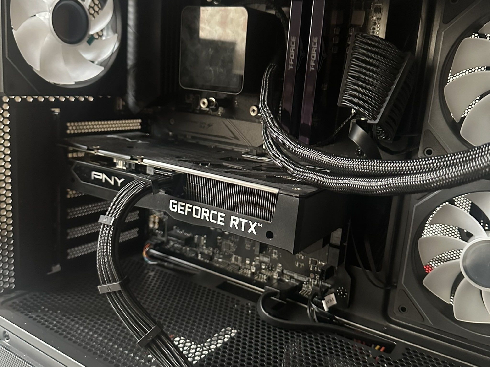 Gaming PC (Ryzen 5 5600X / RTX 3060 Ti / 1TB NVME / 32GB RAM)