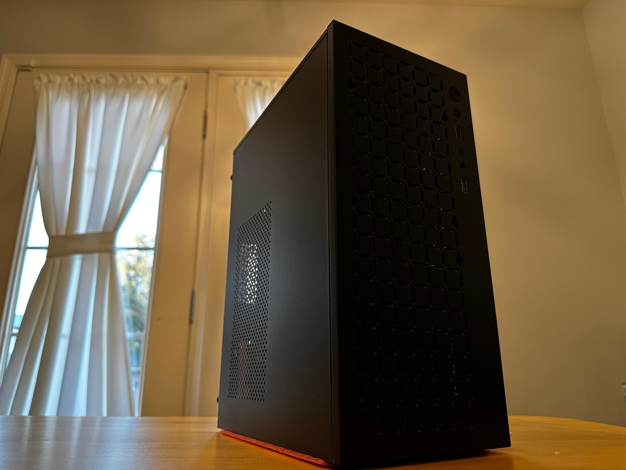 🧛🏻‍♂️| 1660ti, 512gb SSD, 16gb Ram Budget Backpack PC! WiFi equipped