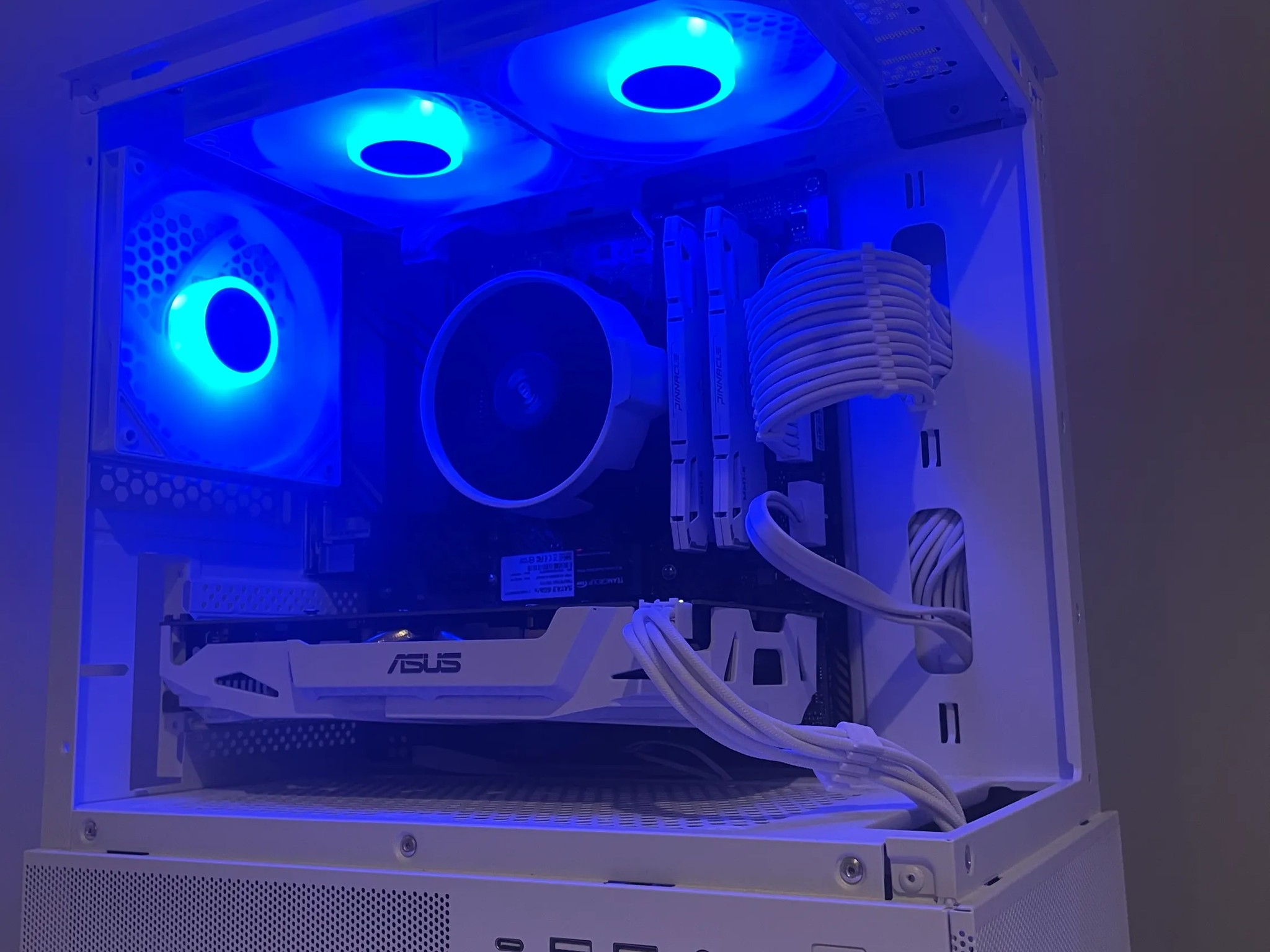 White Custom Gaming PC, Ryzen 5 5500, GTX 1060 6GB, 1TB Nvme, 16 GB RAM