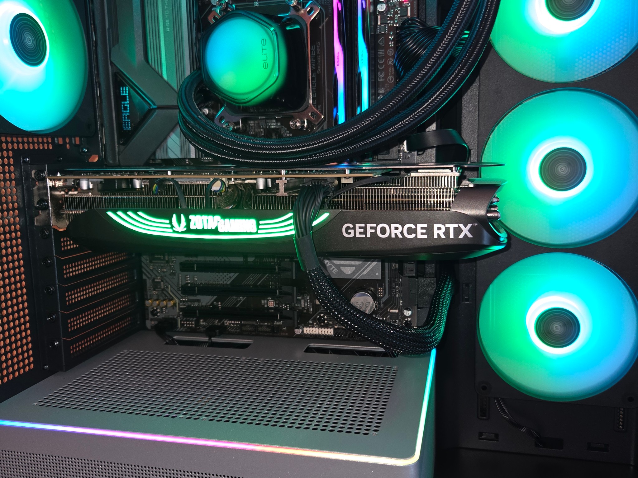 RYZEN 7 7700X3D | RTX 4080 SUPER | 32GB DDR5 | 1 TB SSD | 750W PSU