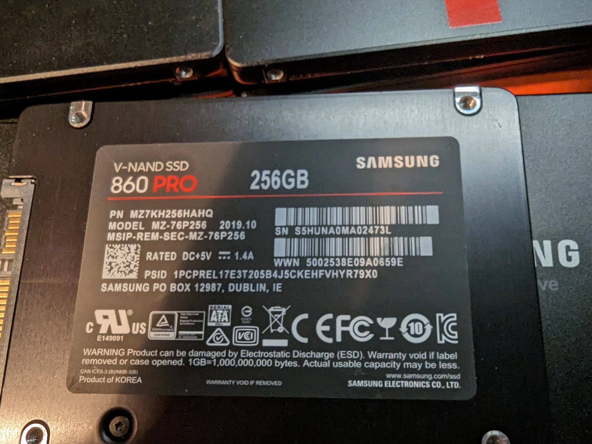 256gb Samsung 860 Pro 2.5" Sata SSD all 11