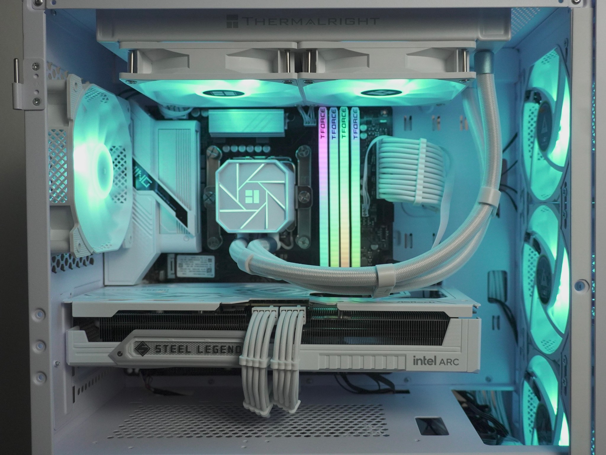 Whiteout Gaming PC | Arc B580 12GB, Core i5-14400F, 32GB DDR4-3200, 512GB NVMe