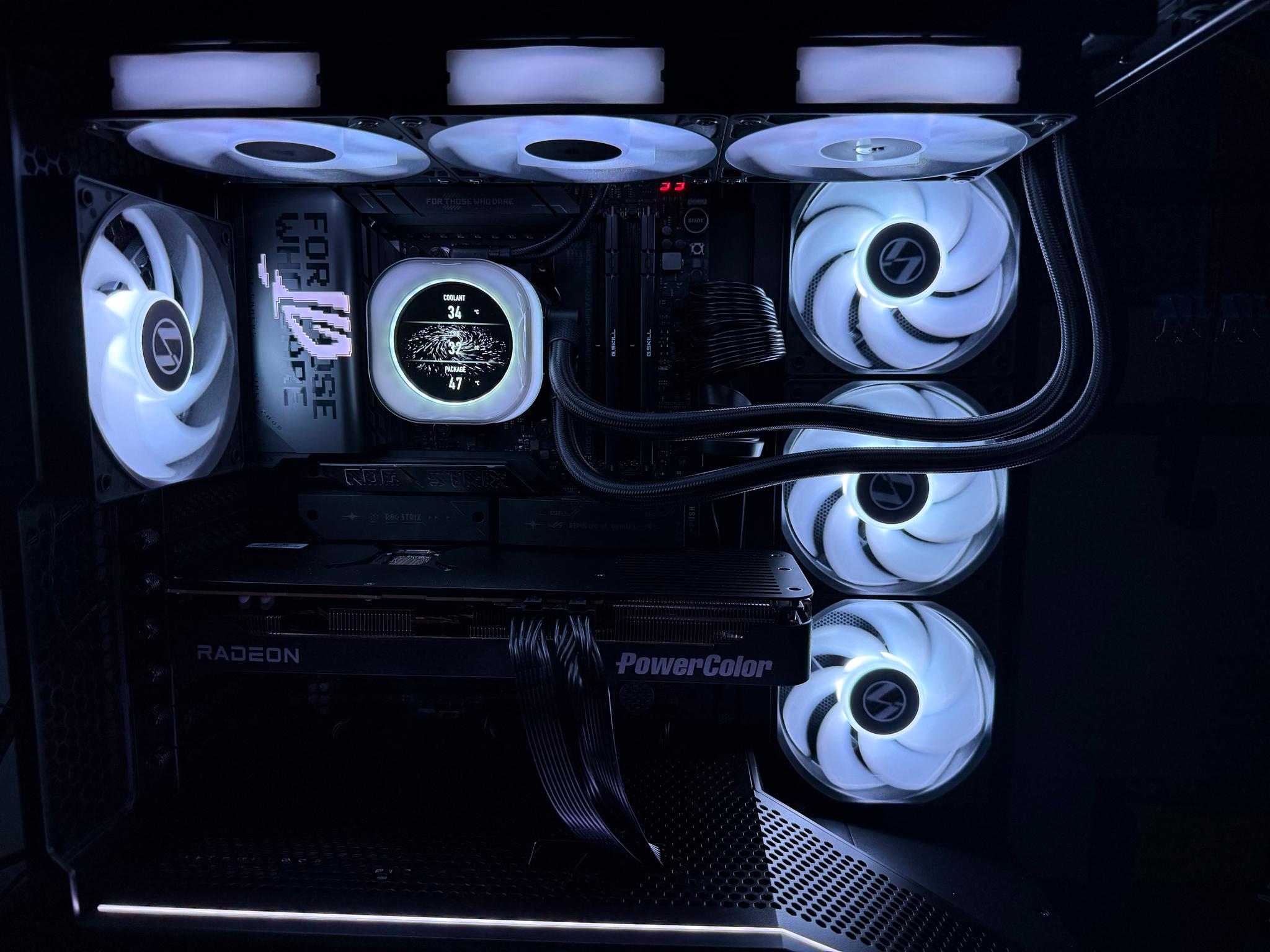Gaming PC — Ryzen 7 9800X3D / RX 9070 1GB