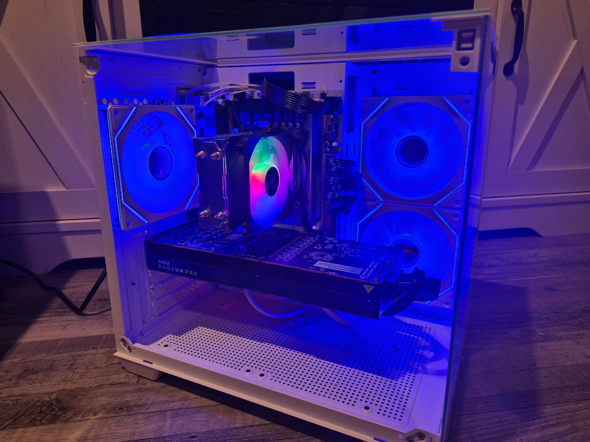 Xeon 8 Core, 16GB DDR4, 8GB AMD, 512GB SSD, Win11