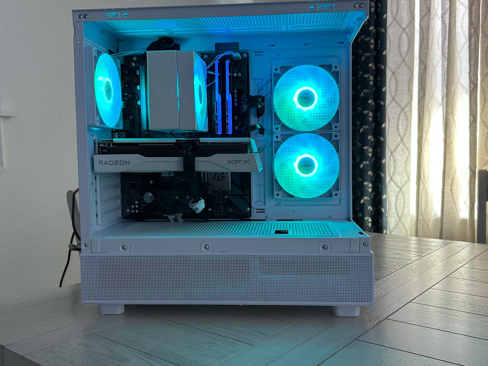✨IceBerg🗻 9060XT!| 16GB TRIDENT RAM| ALL WHITE| 1 TB STORAGE