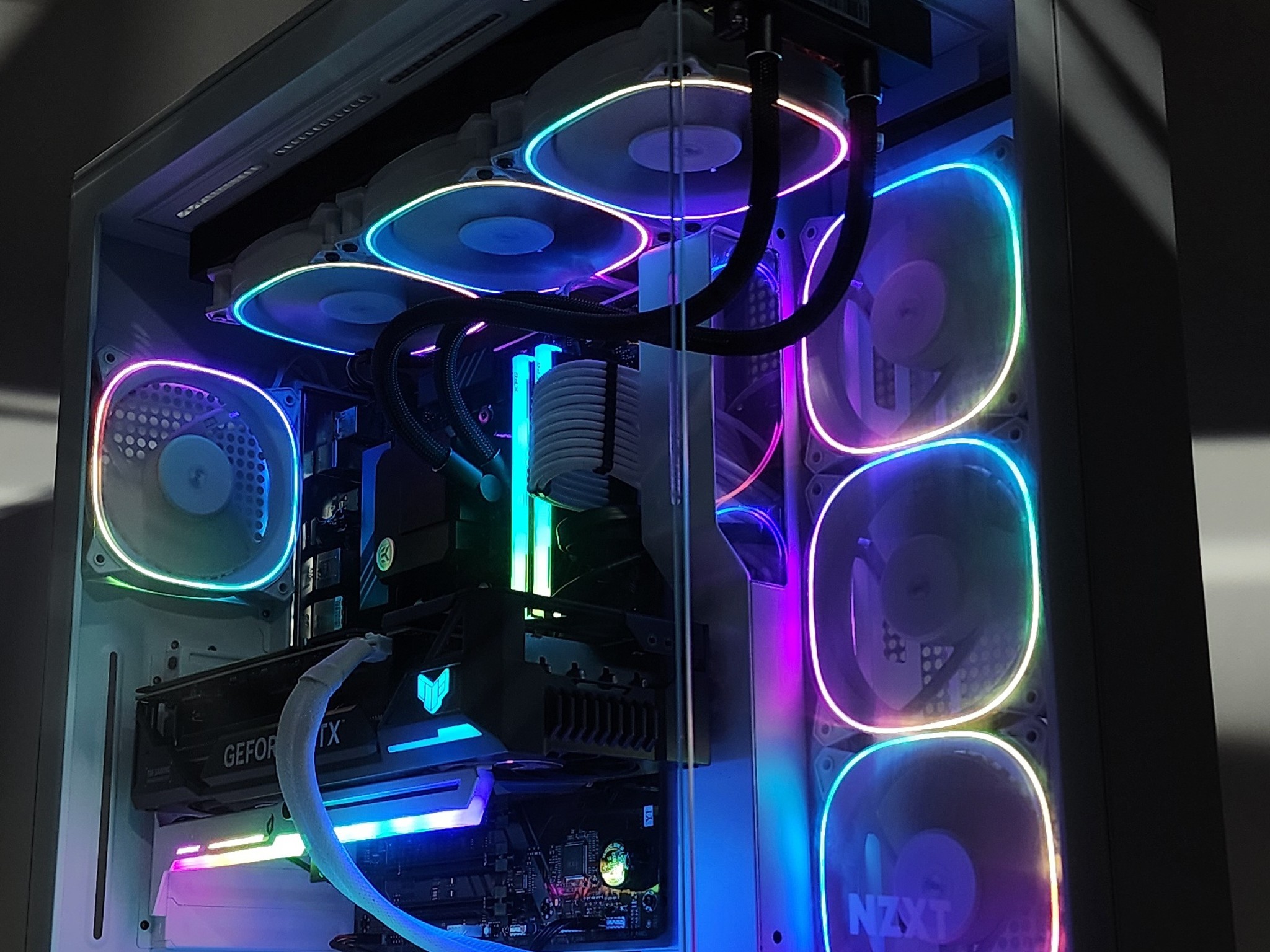 Gaming PC Ryzen 7 7800X3D 32GB RAM 1TB SSD RTX 4070 Ti 12GB Win11 PC