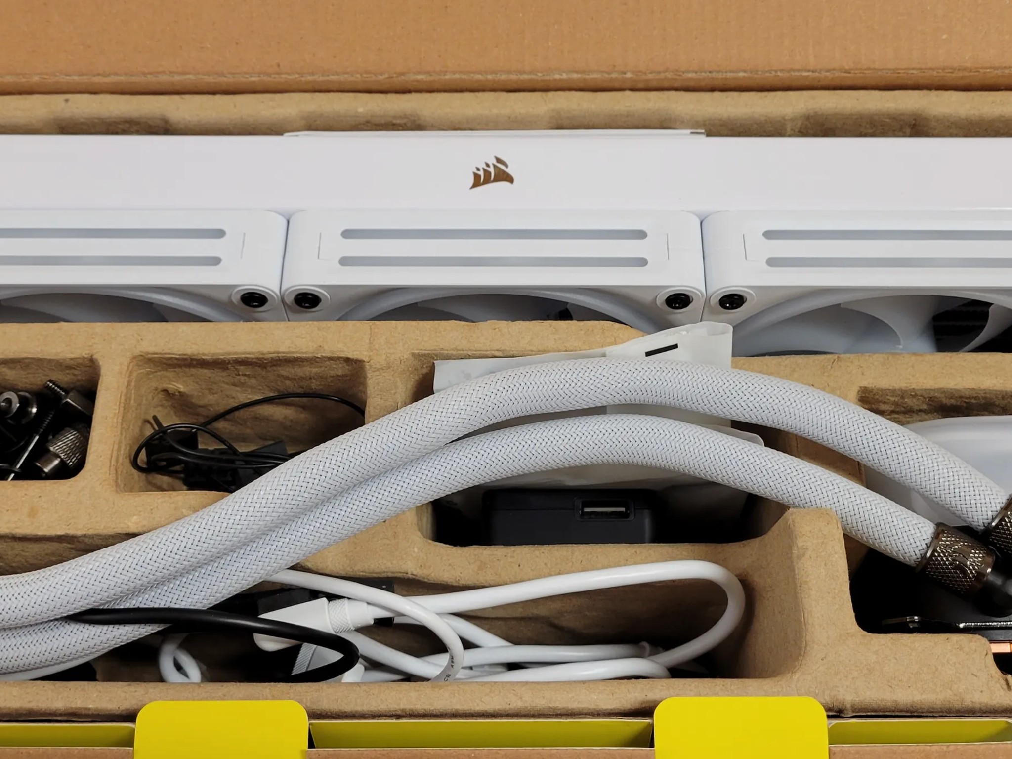 Corsair iCUE LINK H150i 360mm All-in-One Liquid Cooler, LCD, White