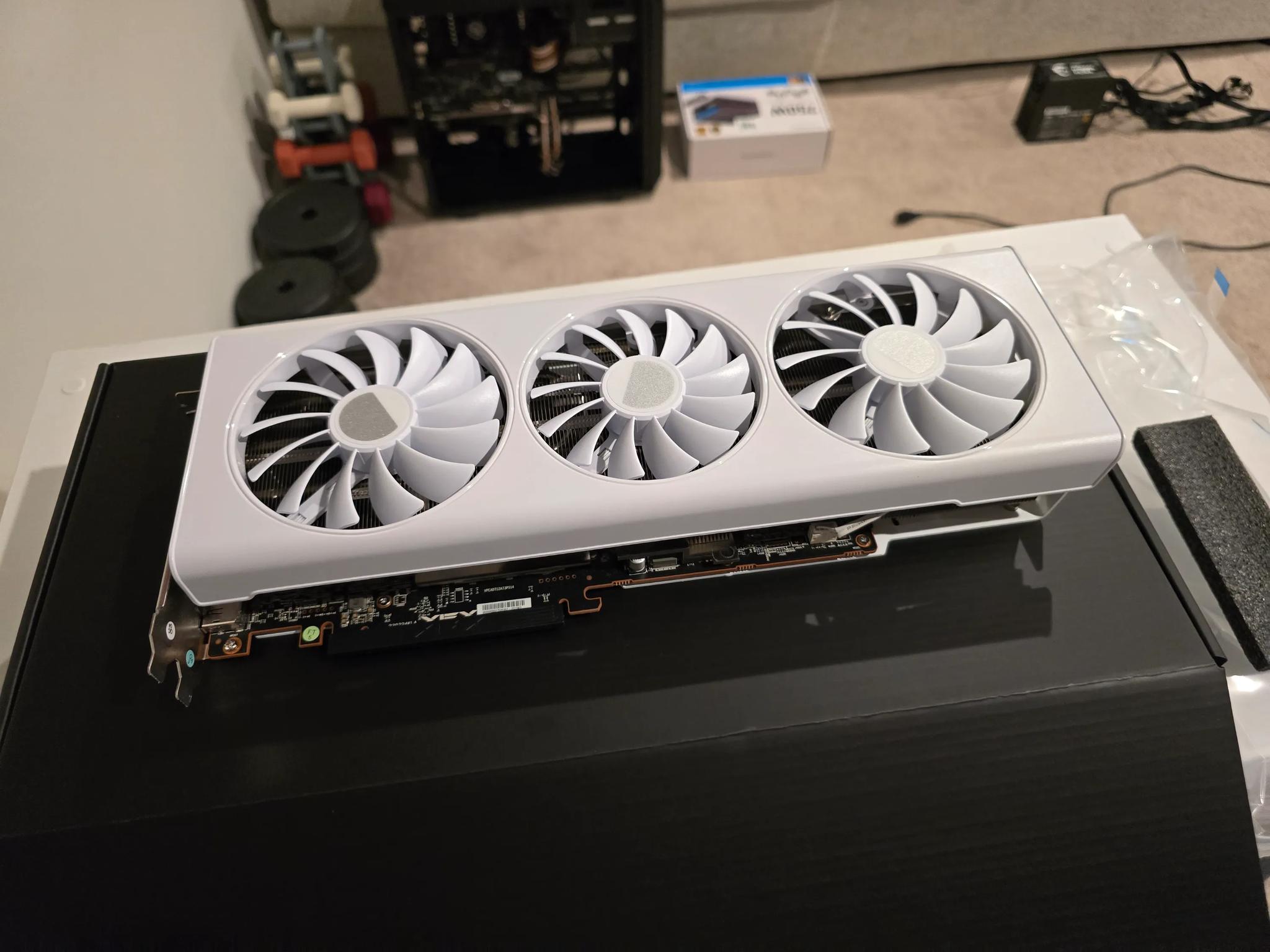 XFX Radeon RX 7800XT Quicksilver 319 White