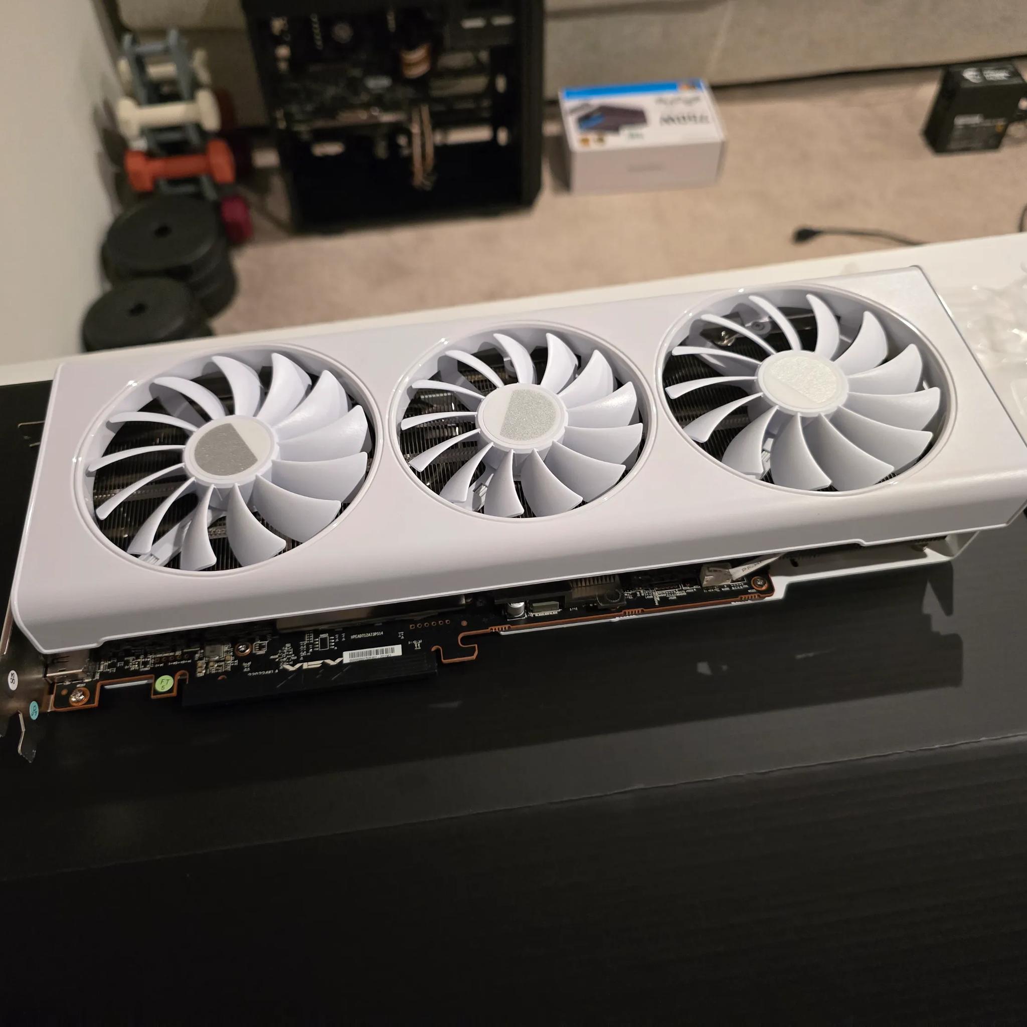 XFX Radeon RX 7800XT Quicksilver 319 White